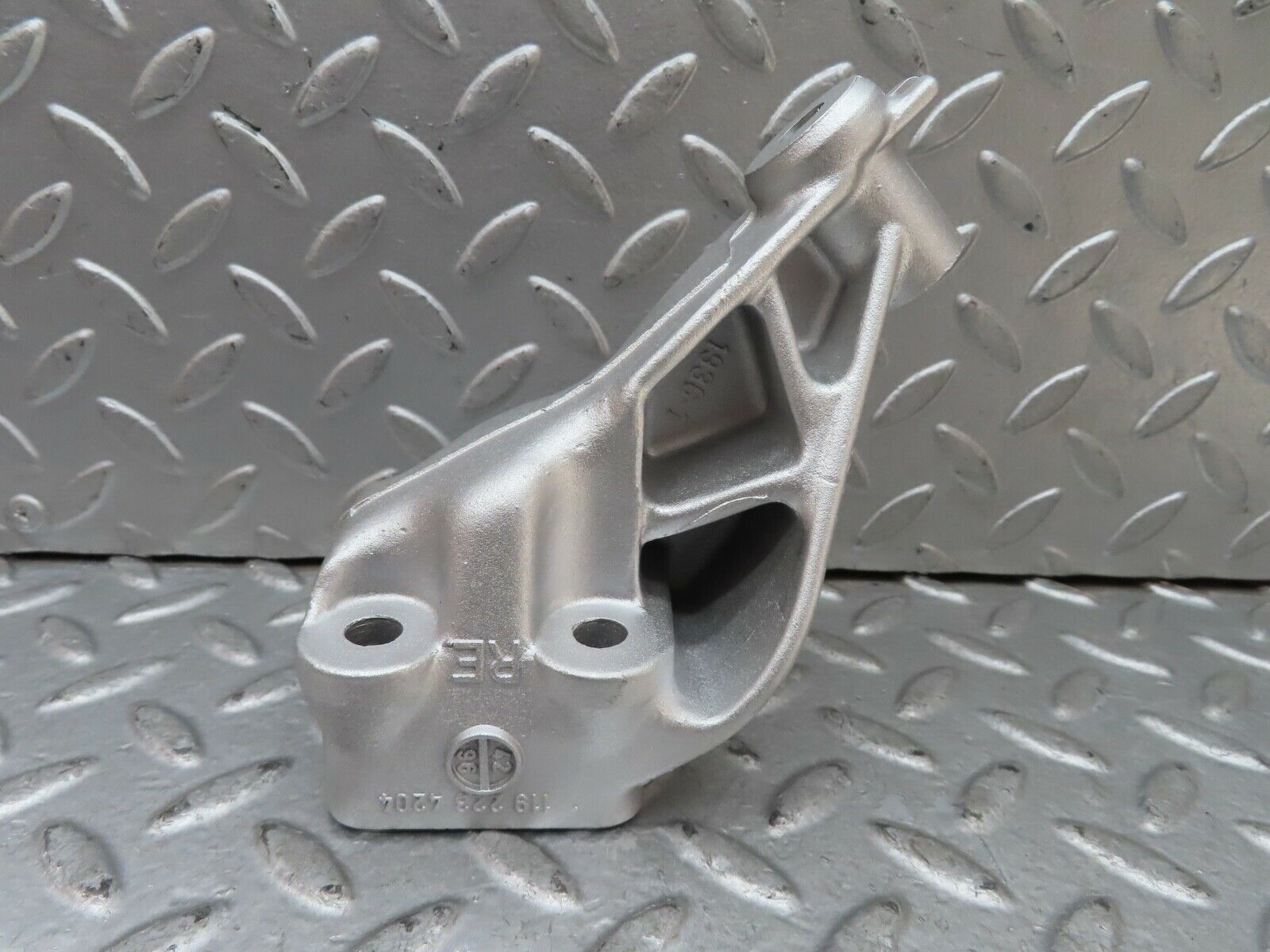 19657 Mercedes-Benz C140 CL420 Coupe Engine Mount Bracket Right 1192234204