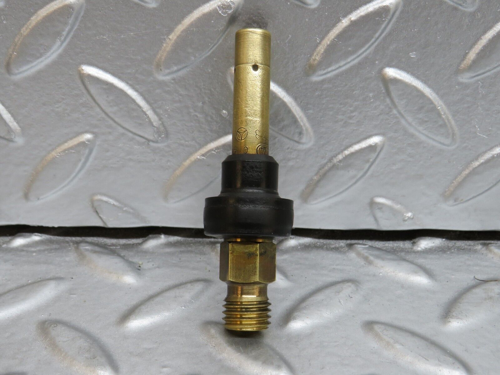 29578 Mercedes-Benz W124 230E Fuel Injector  0437502047 0000785623