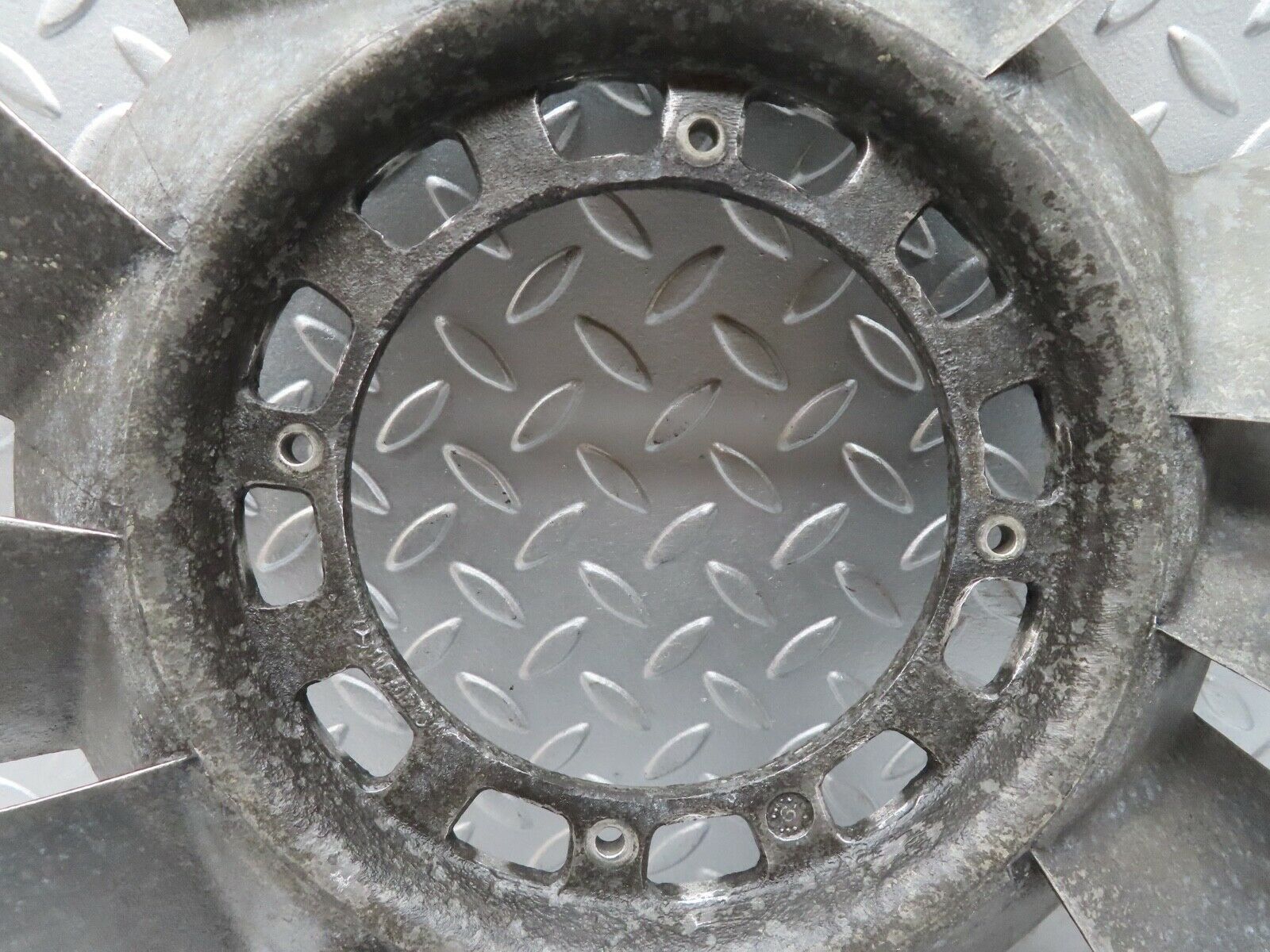 17640 Mercedes-Benz W116 450SEL Engine Cooling Fan