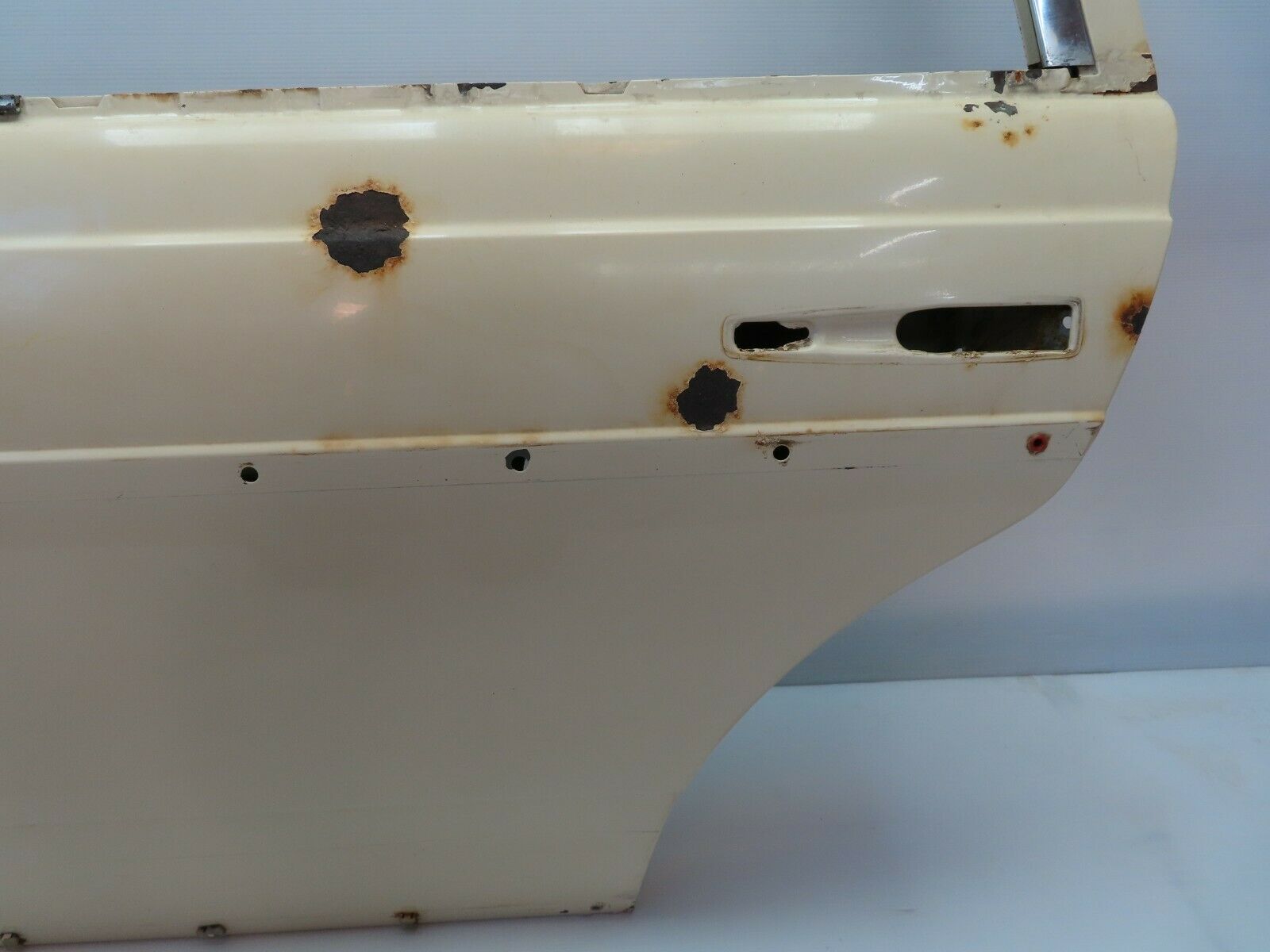 7804 Mercedes-Benz S123 230TE Wagon Rear Left Door