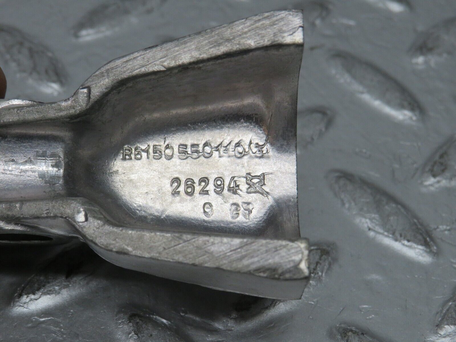 0278 Mercedes-Benz W123 220D Rocker Arm Support 6150550110