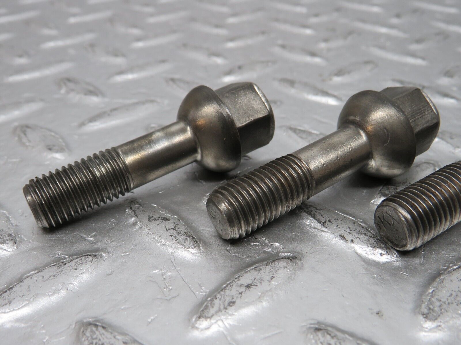 32639 Mercedes-Benz 5x Alloy Wheel Lug Bolt M12x1.5