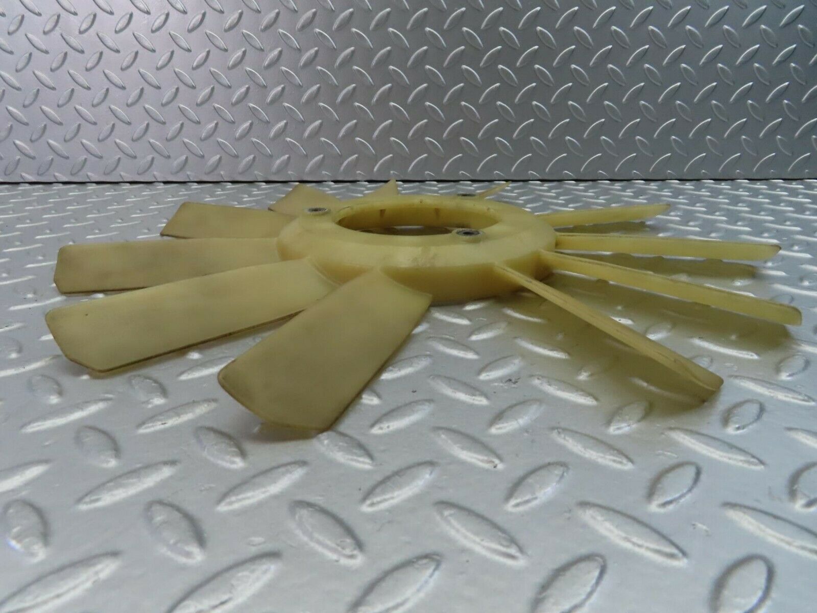 9824 Mercedes-Benz C123 280CE Coupe Engine Cooling Fan 1102050106