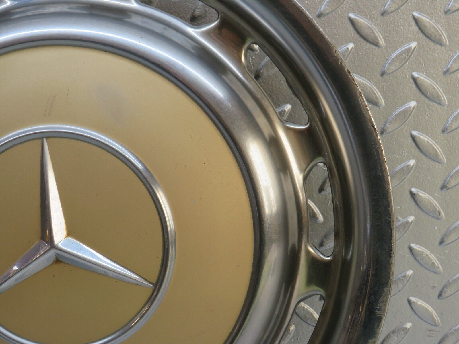 28408 Mercedes-Benz S123 240D Wagon Wheel Trim Hub Cap 14"