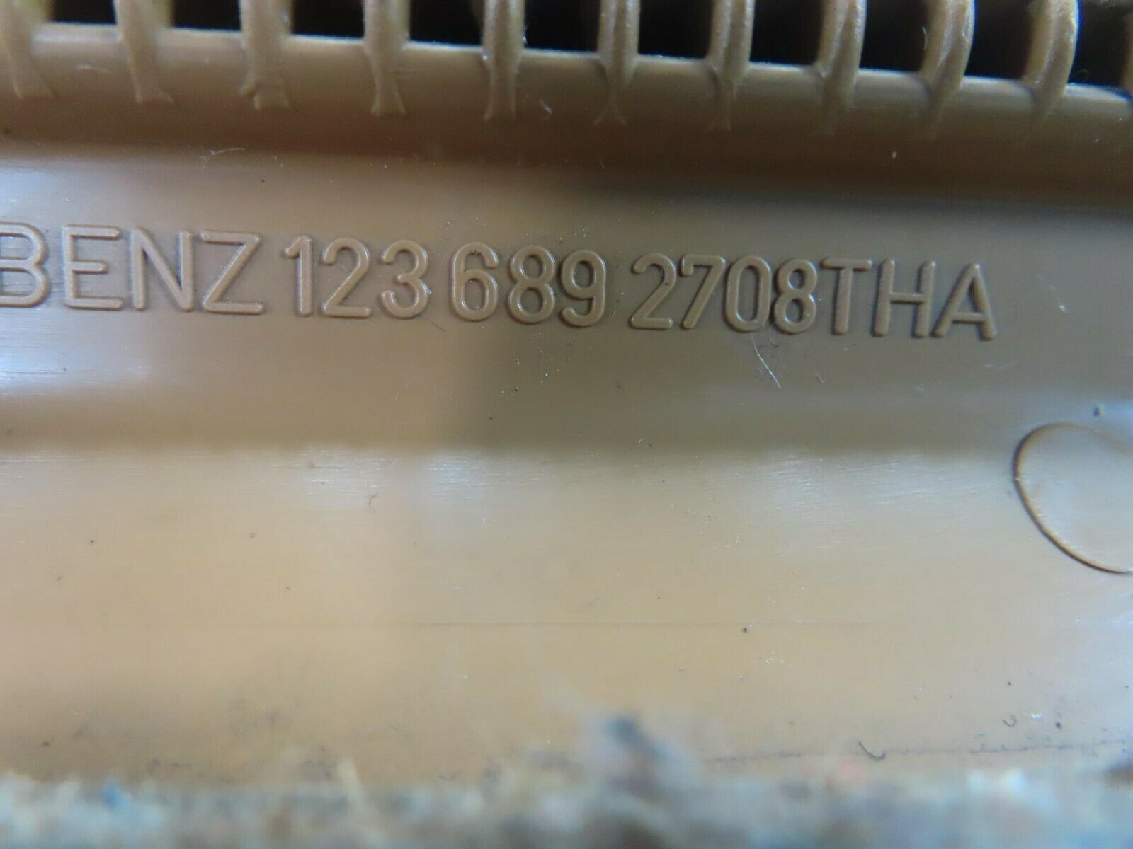 10697 Mercedes-Benz W123 230E Under Dash Panel Left Palomino 1236892708