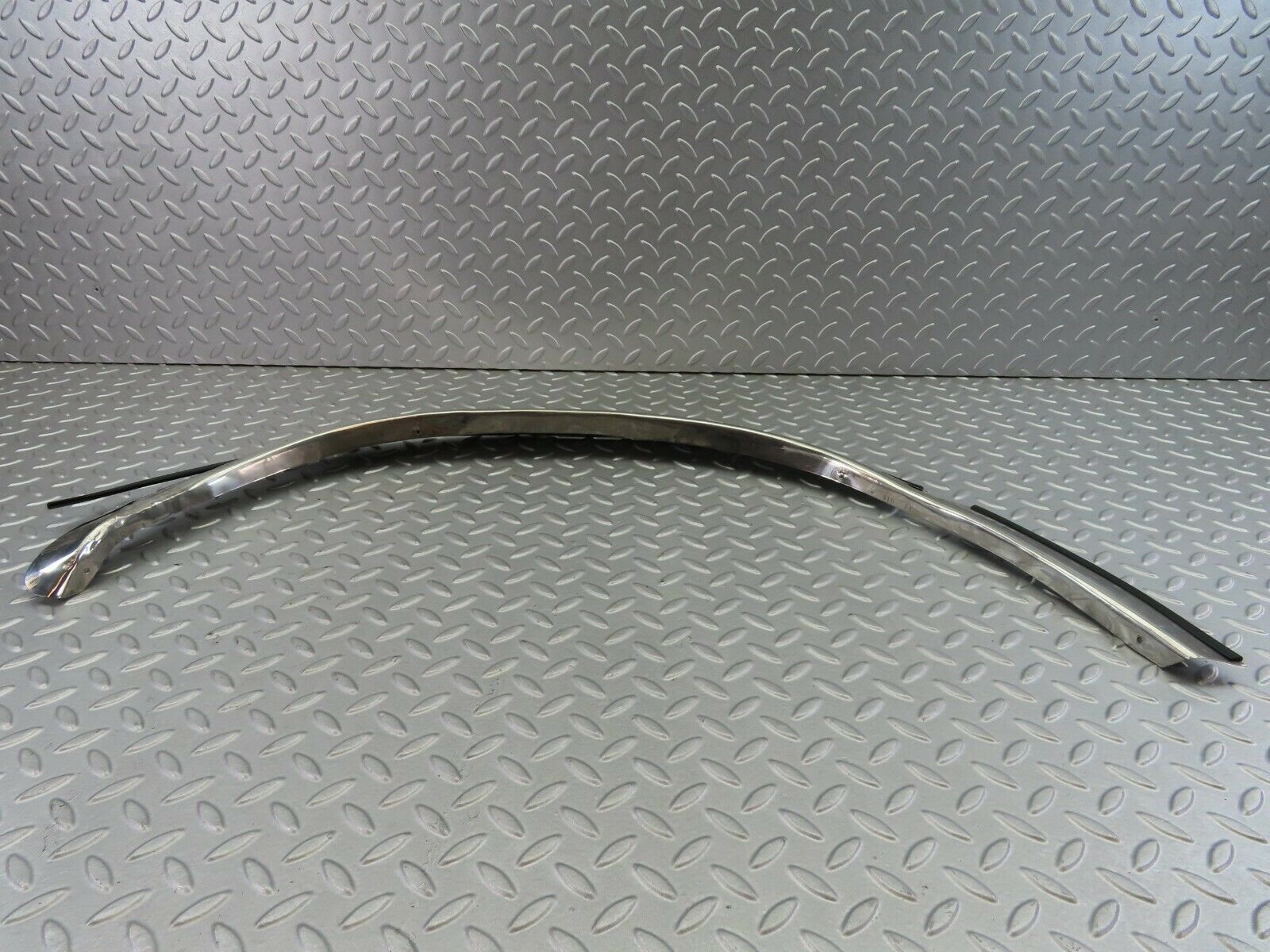 7354 Mercedes-Benz W116 450SE Wheel Arch Chrome Fender Wing Trim Front Left