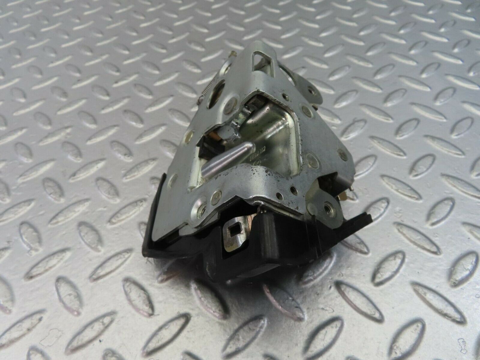 10724 Mercedes-Benz W123 230E Rear Right Door Lock Mechanism 1237330208