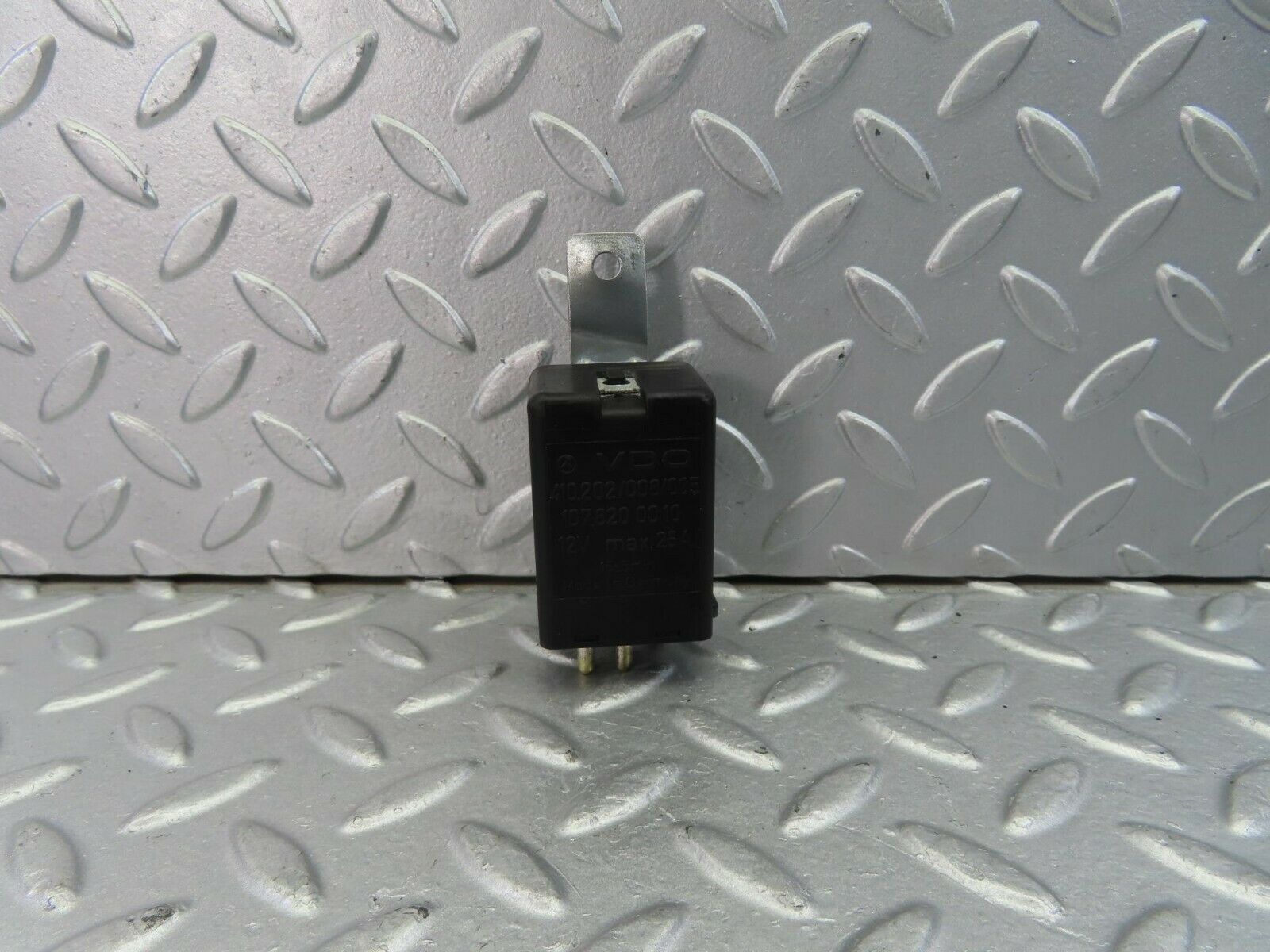 10729 Mercedes-Benz W123 230E Rear Heated Window Relay 1078200010