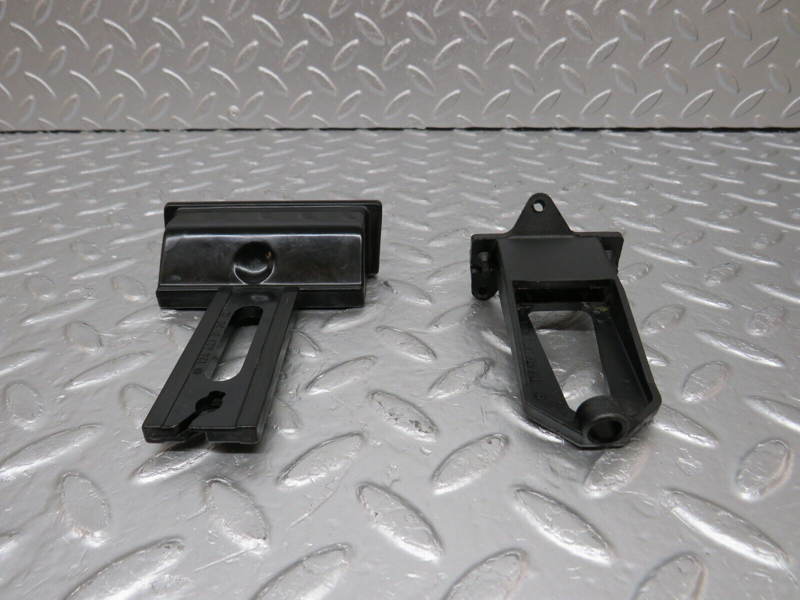 34042 Mercedes-Benz W124 260E Parking Brake Release 1244270120 1244270412