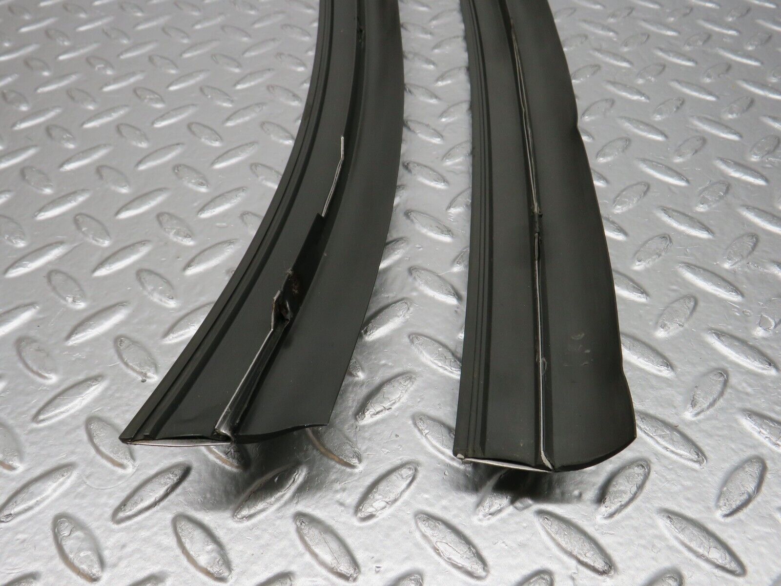 32587 Mercedes-Benz S124 300TE Wagon Windscreen Lower Moulding Trim Pair