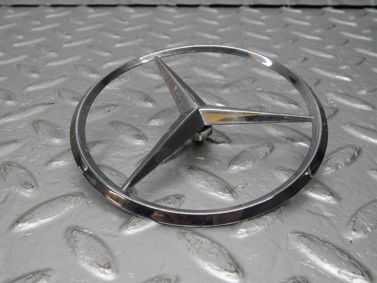 31025 Mercedes-Benz W123 230E Trunk Badge Logo Emblem 1237580158