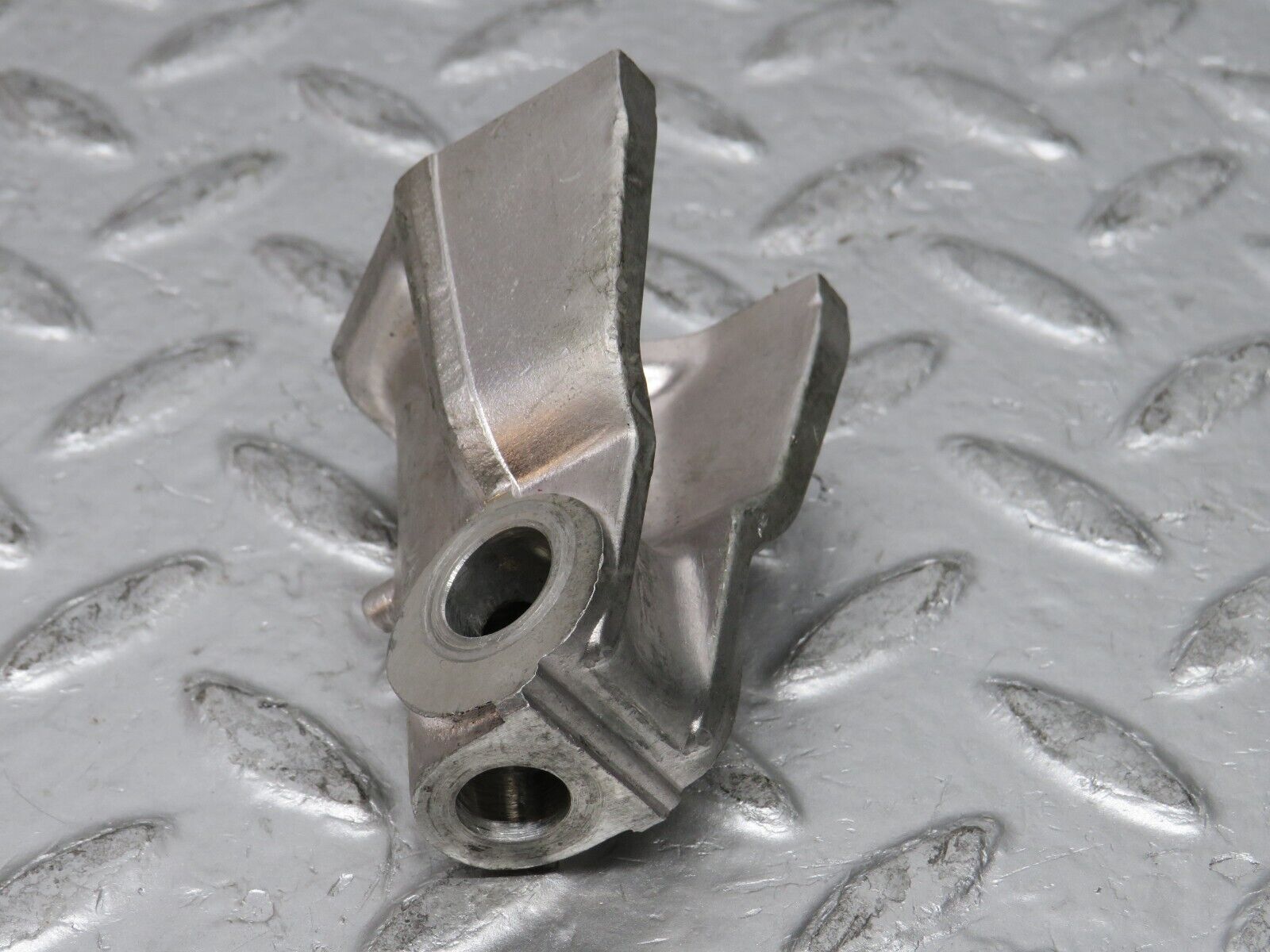 0277 Mercedes-Benz W123 220D Rocker Arm Support 6150550110