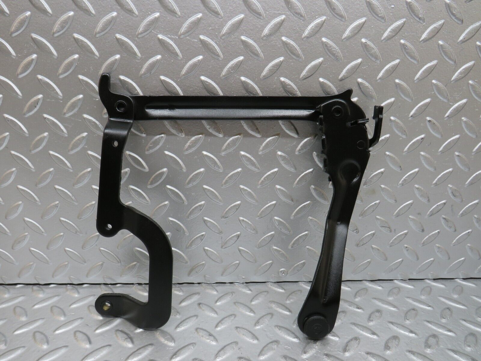 27914 Mercedes-Benz W123 280E Bonnet Hinge Right Side