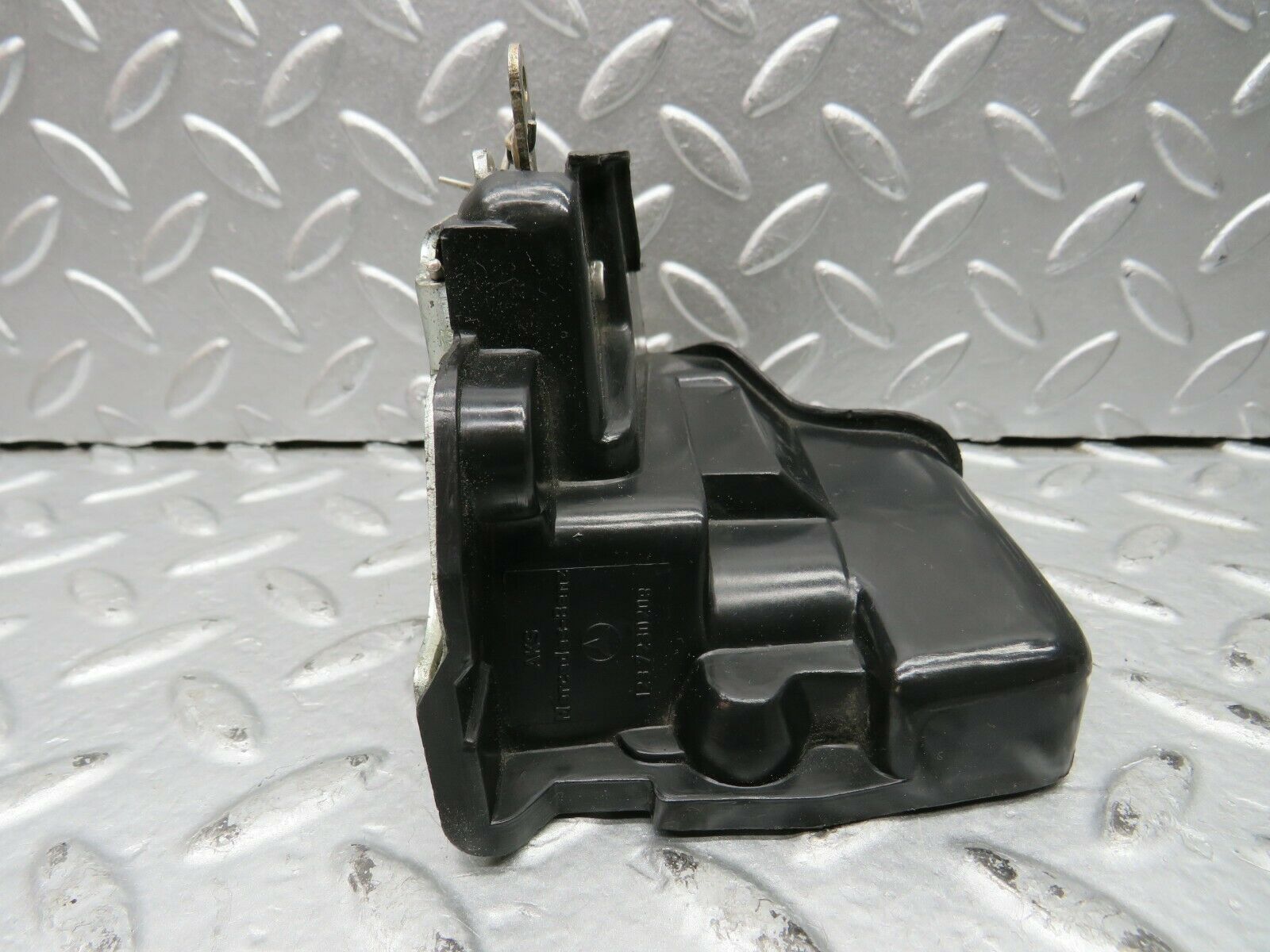 21981 Mercedes-Benz S123 280TE Front Right Door Lock Mechanism 1237230208