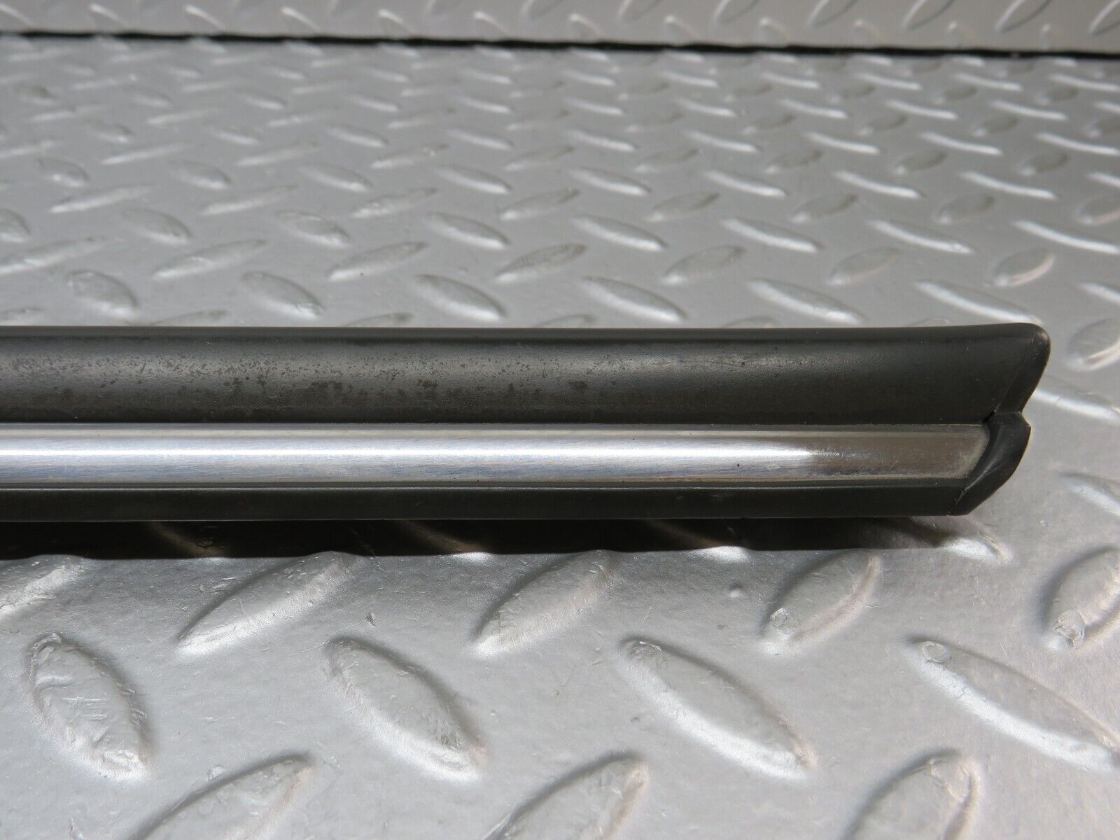 35488 Mercedes-Benz R107 280SL Front Right Fender Wing Centre Moulding Trim