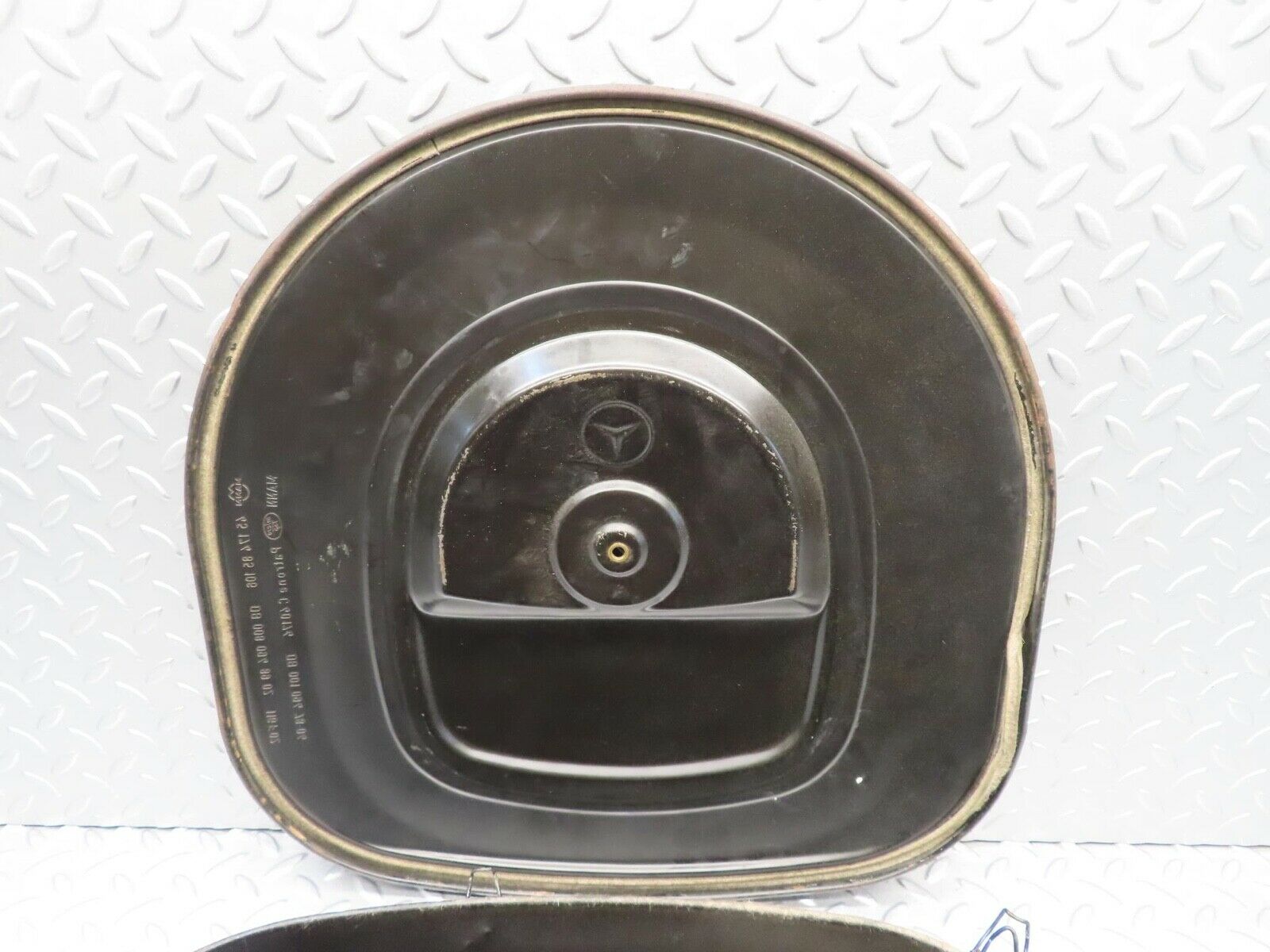 11822 Mercedes-Benz R107 450SL Air Filter Housing 4517485106