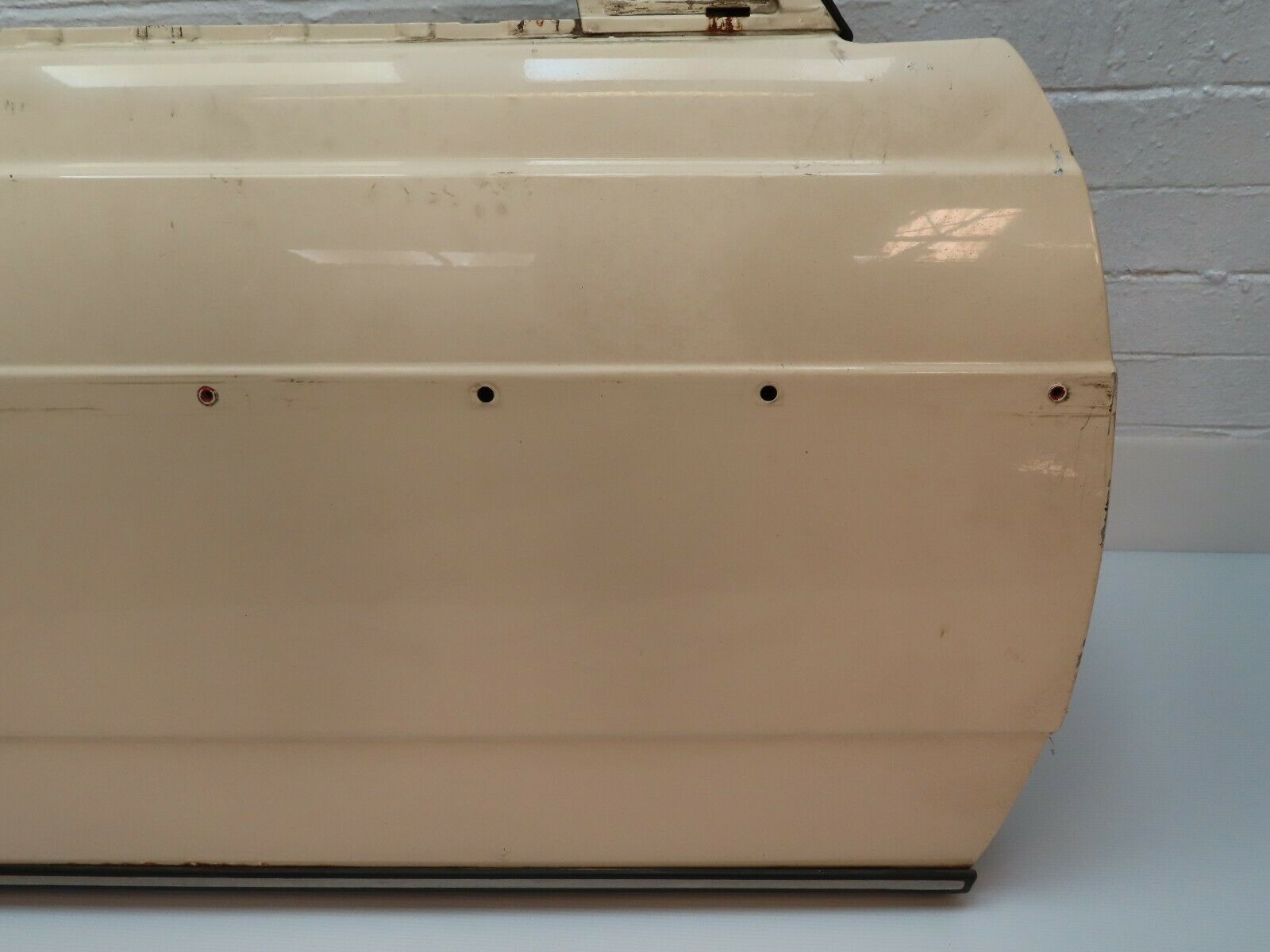 4079 Mercedes-Benz S123 200T Wagon Front Right Door With Lower Trim