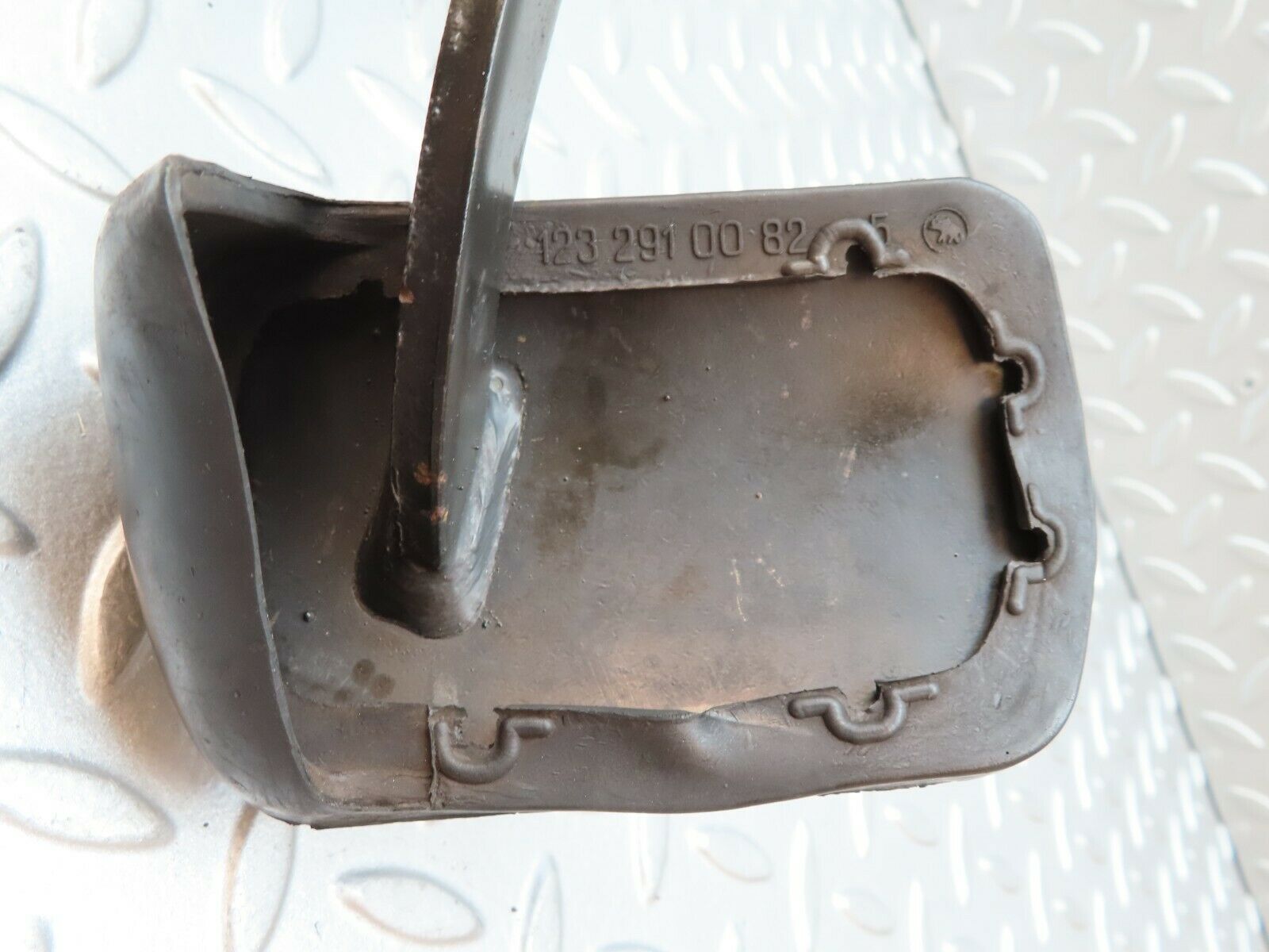 4349 Mercedes-Benz W123 230E Brake Pedal Assembly 1232900219