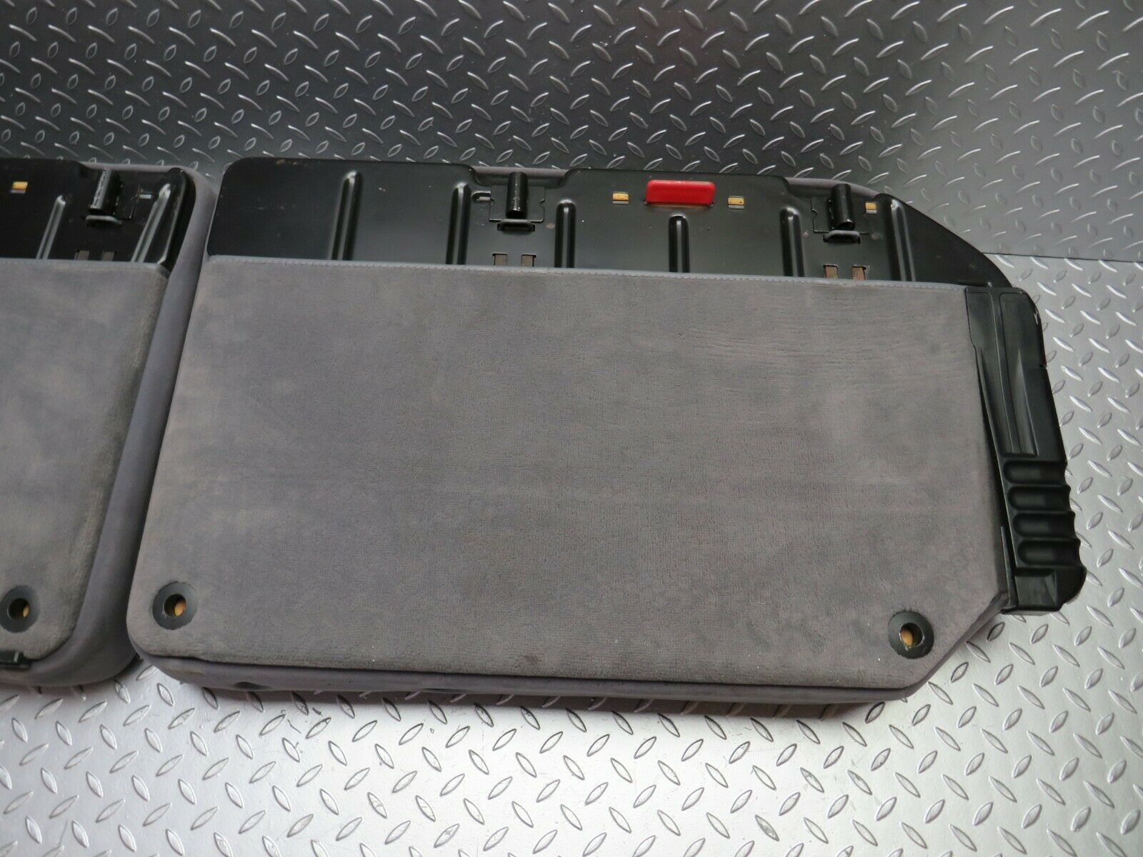 24372 Mercedes-Benz S124 220TE Wagon Rear Seat