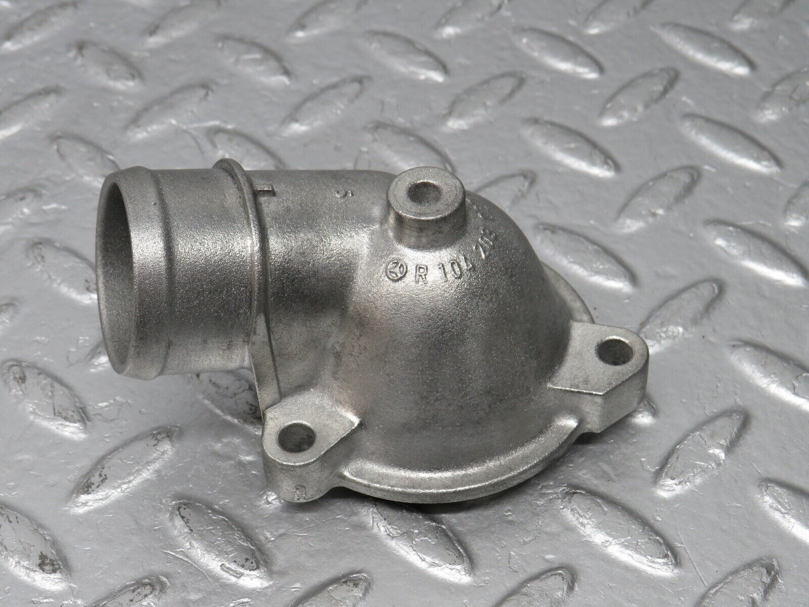 39436 Mercedes-Benz R129 320SL Coupe Thermostat Housing 1042030274