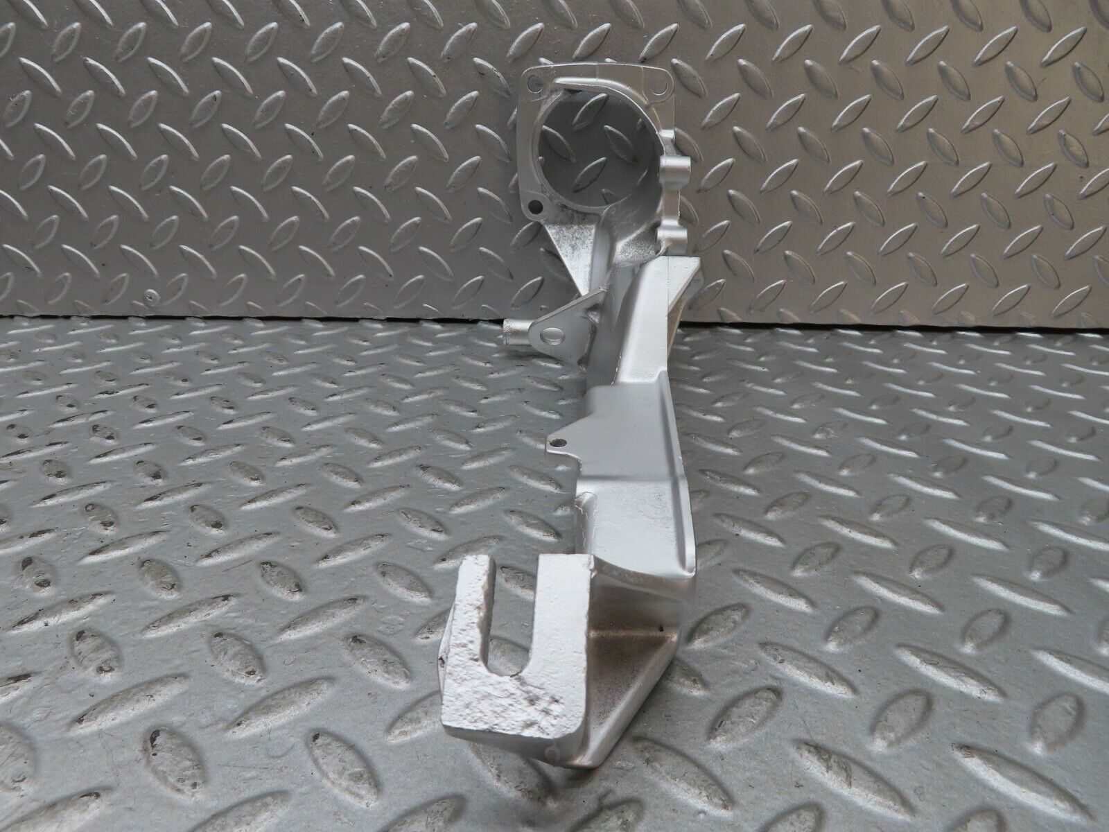 17649 Mercedes-Benz W116 450SEL Brake Pedal Bracket 1072941101