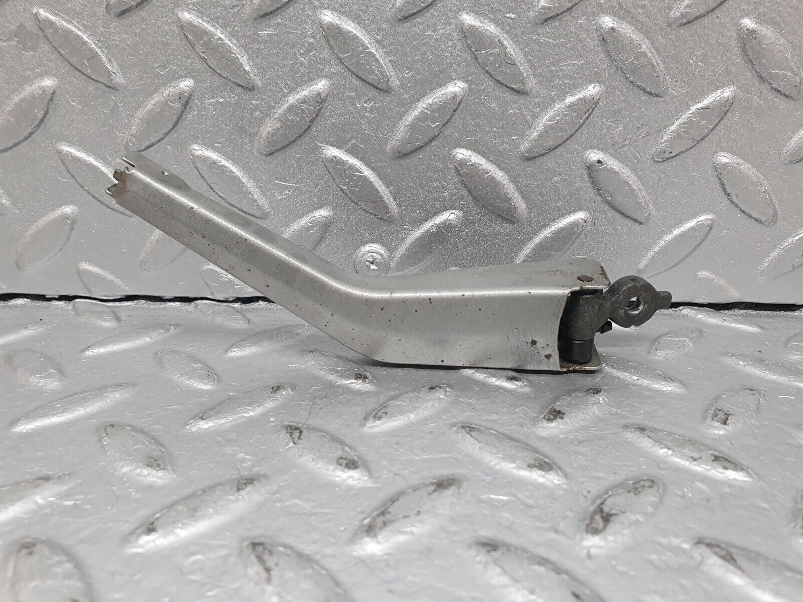 41074 Mercedes-Benz W126 300SE Headlight Wiper Arm Bosch Right Side