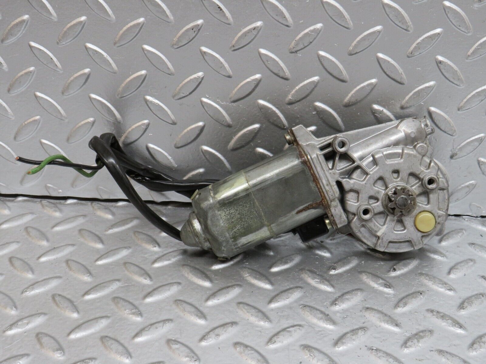 29665 Mercedes-Benz W123 230E Rear Right Window Regulator Motor 0130821016