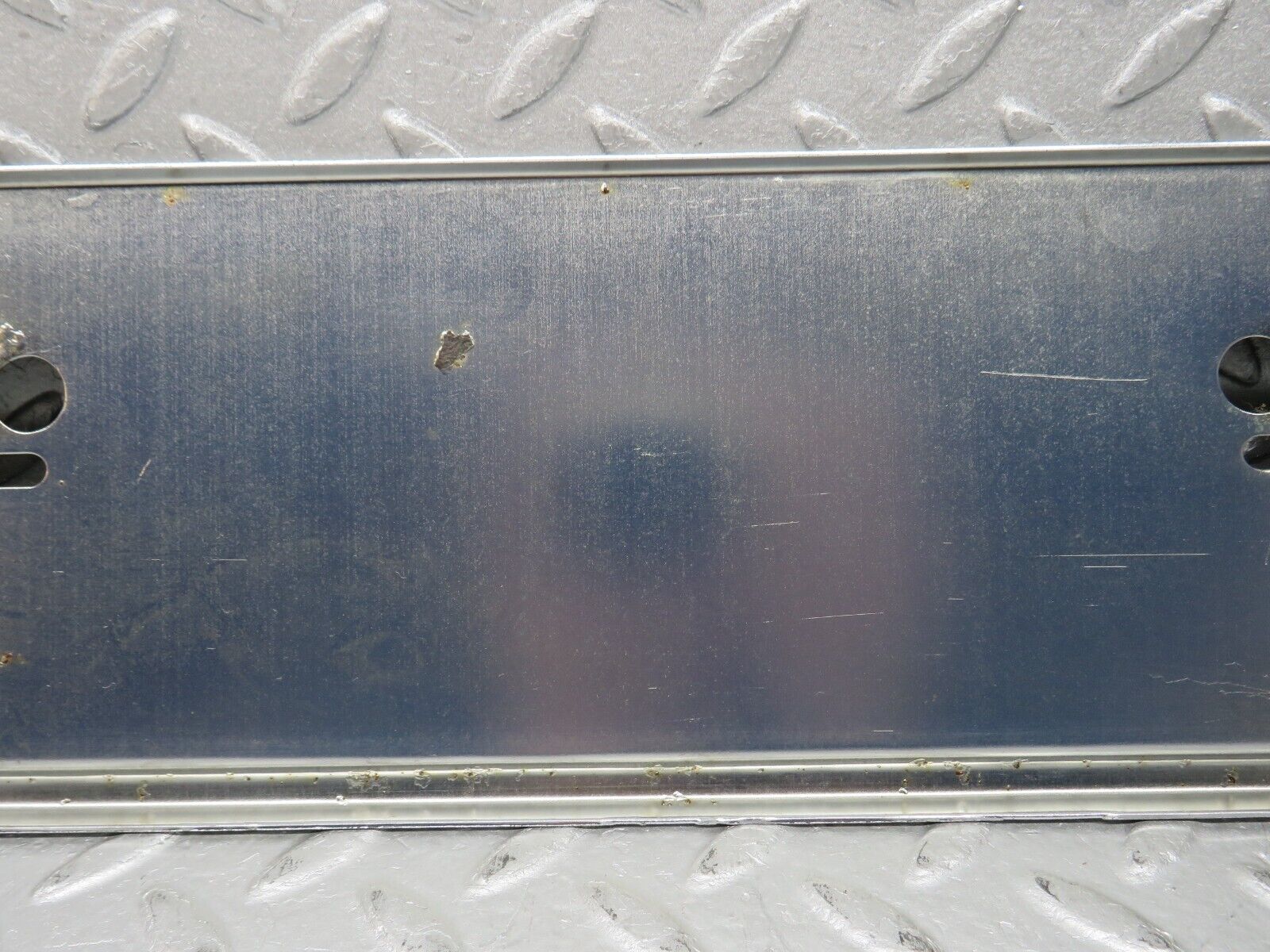 38162 Mercedes-Benz A124 320E Cabriolet Rear number Plate Holder