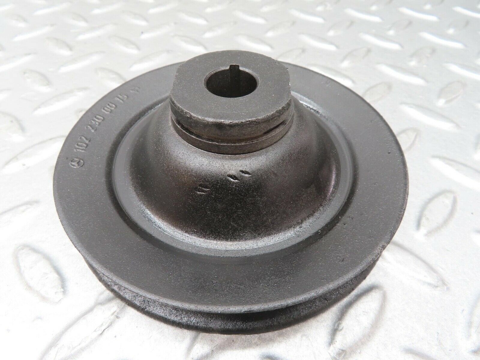 13618 Mercedes-Benz W123 200 Power Steering Pump Pulley 1022300015