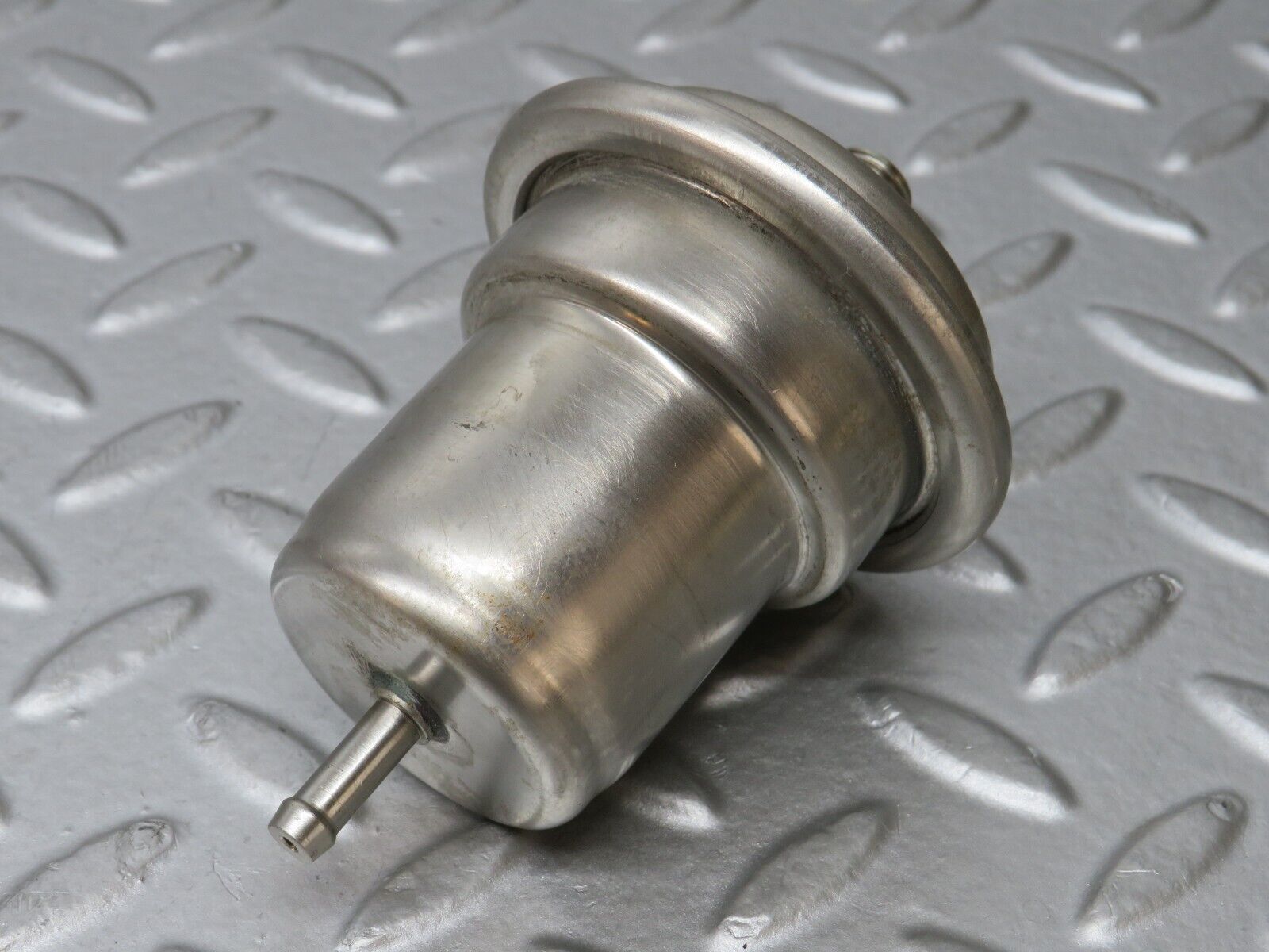 36357 Mercedes-Benz W126 420SE Fuel Pressure Regulator Bosch 0004760921 0438170055