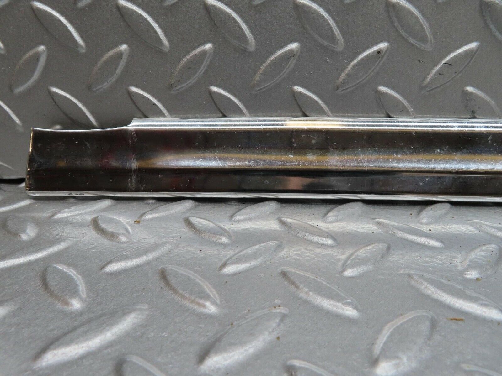 12714 Mercedes-Benz W111 220SE Front Right Door Chrome Moulding Trim