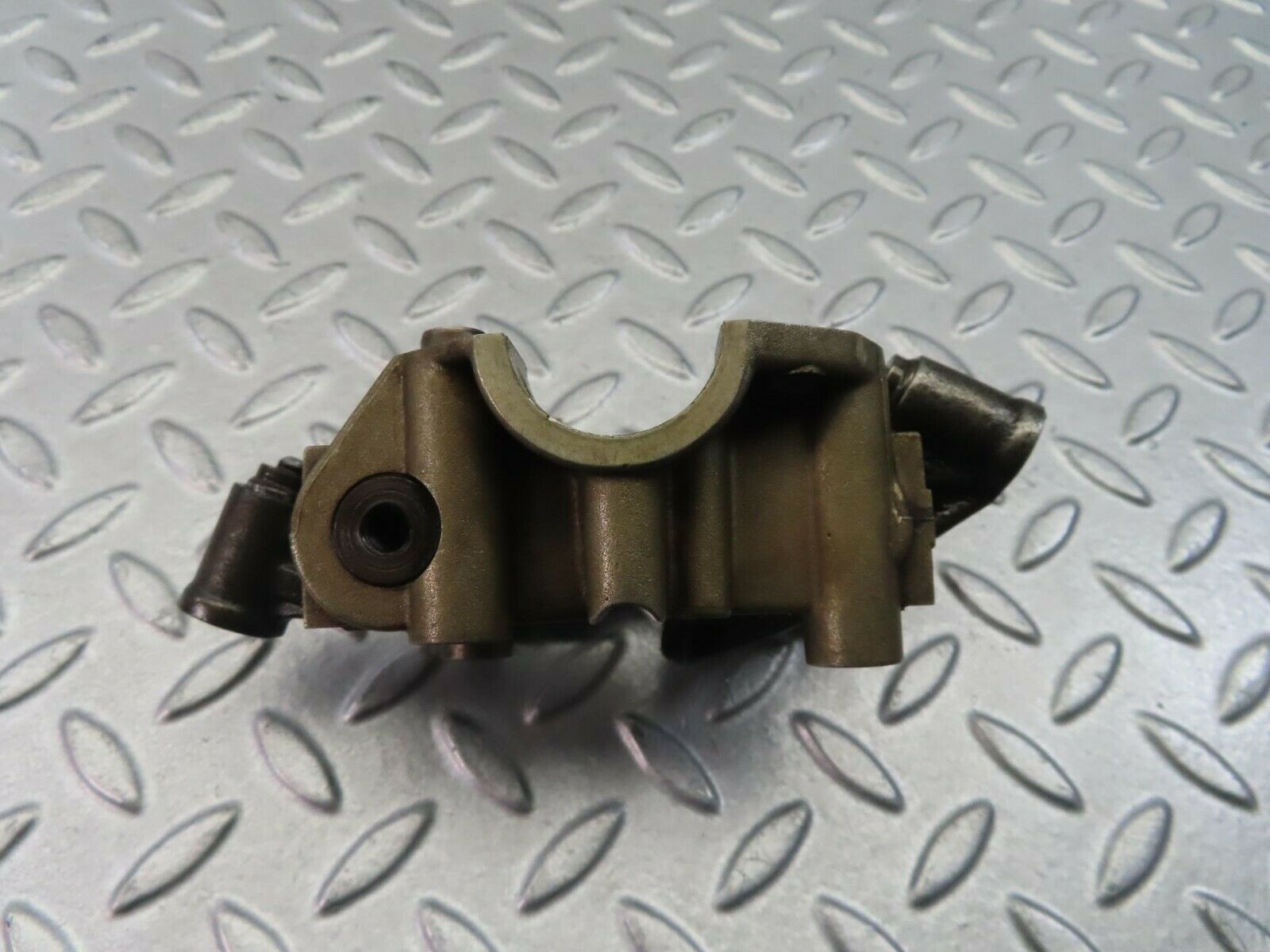 8574 Mercedes-Benz S123 Rocker Arms Camshaft Bearing Block 1020510110