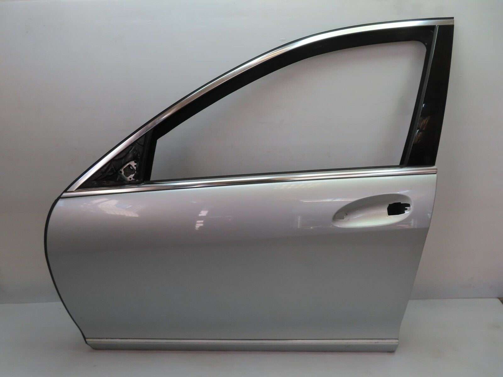 11243 Mercedes-Benz W221 S320 Front Left Door