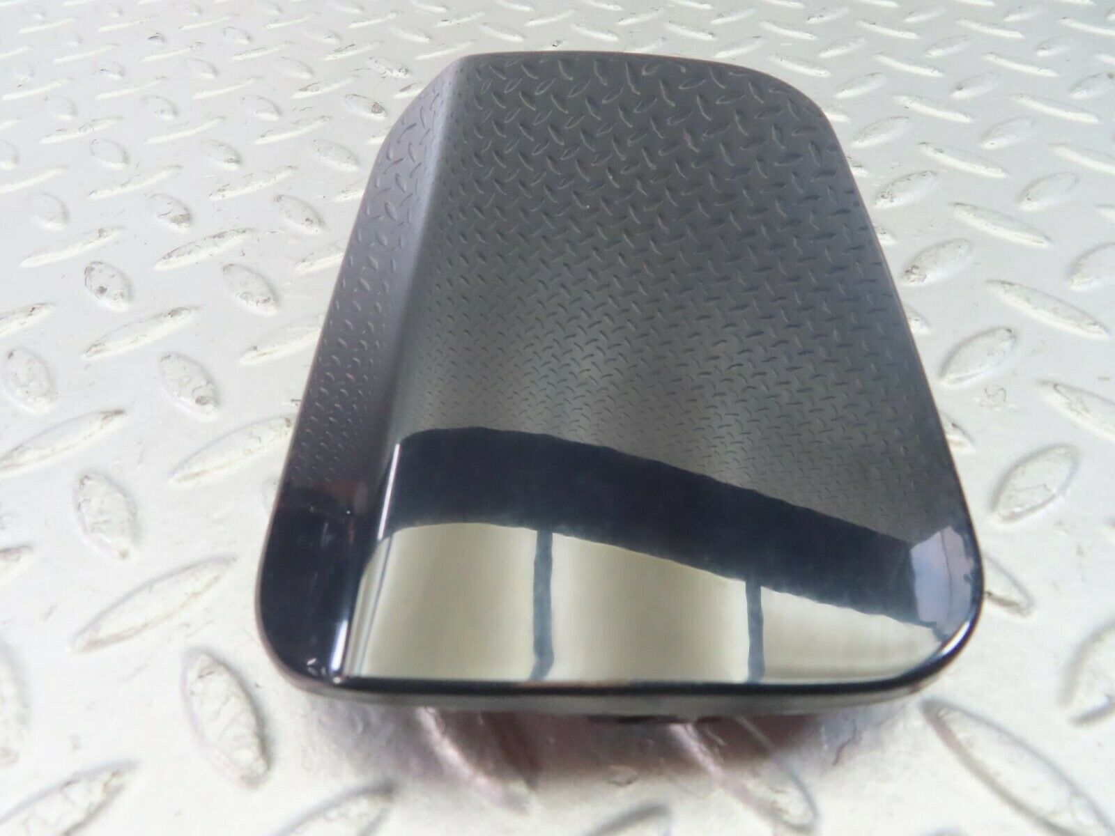 10374 Mercedes-Benz W201 190E Fuel Tank Flap Cap 2015842839