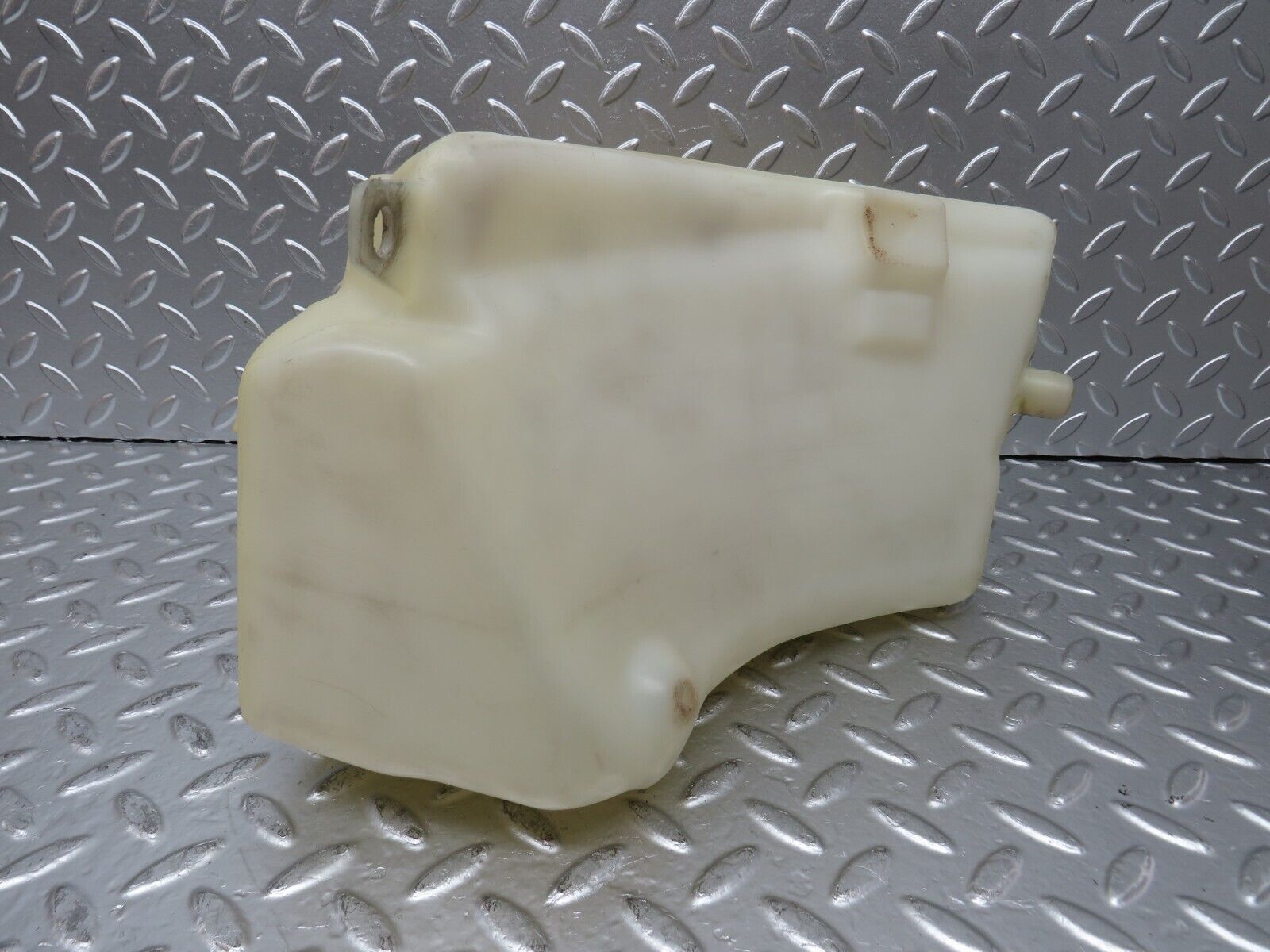 25203 Mercedes-Benz W201 190D Windscreen Washer Fluid Res. Tank 2018690720