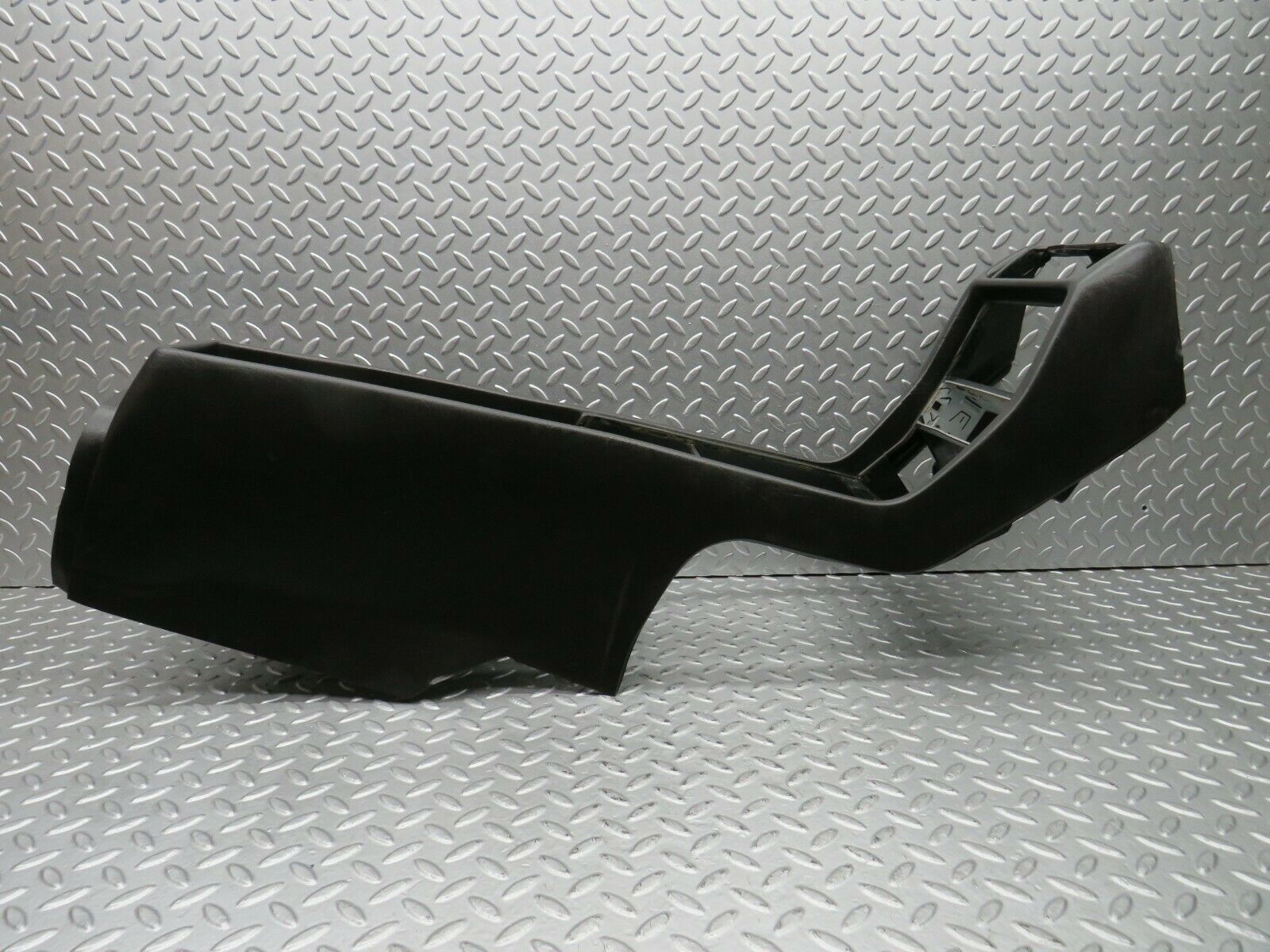 22069 Mercedes-Benz S123 280TE Wagon Centre Console Black