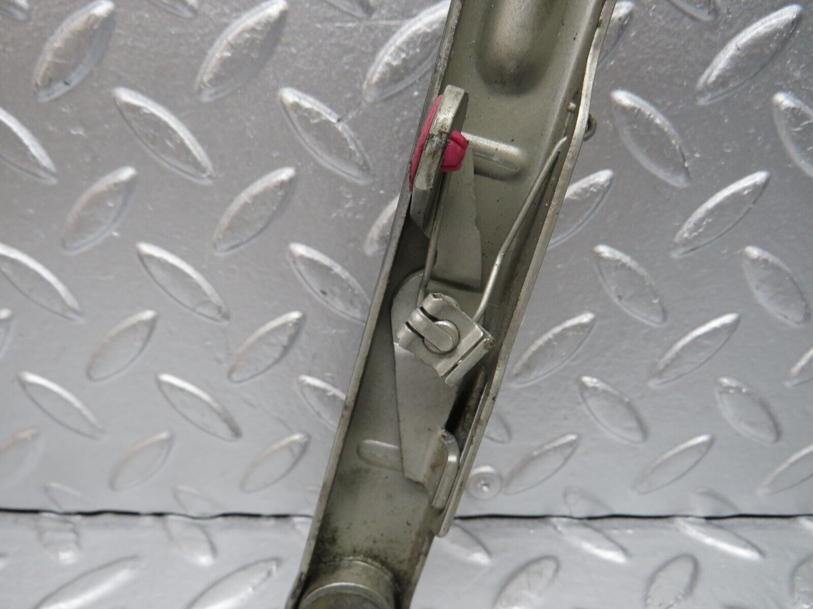 31660 Mercedes-Benz W201 190LE 1.8L Bonnet Hinge Left Side