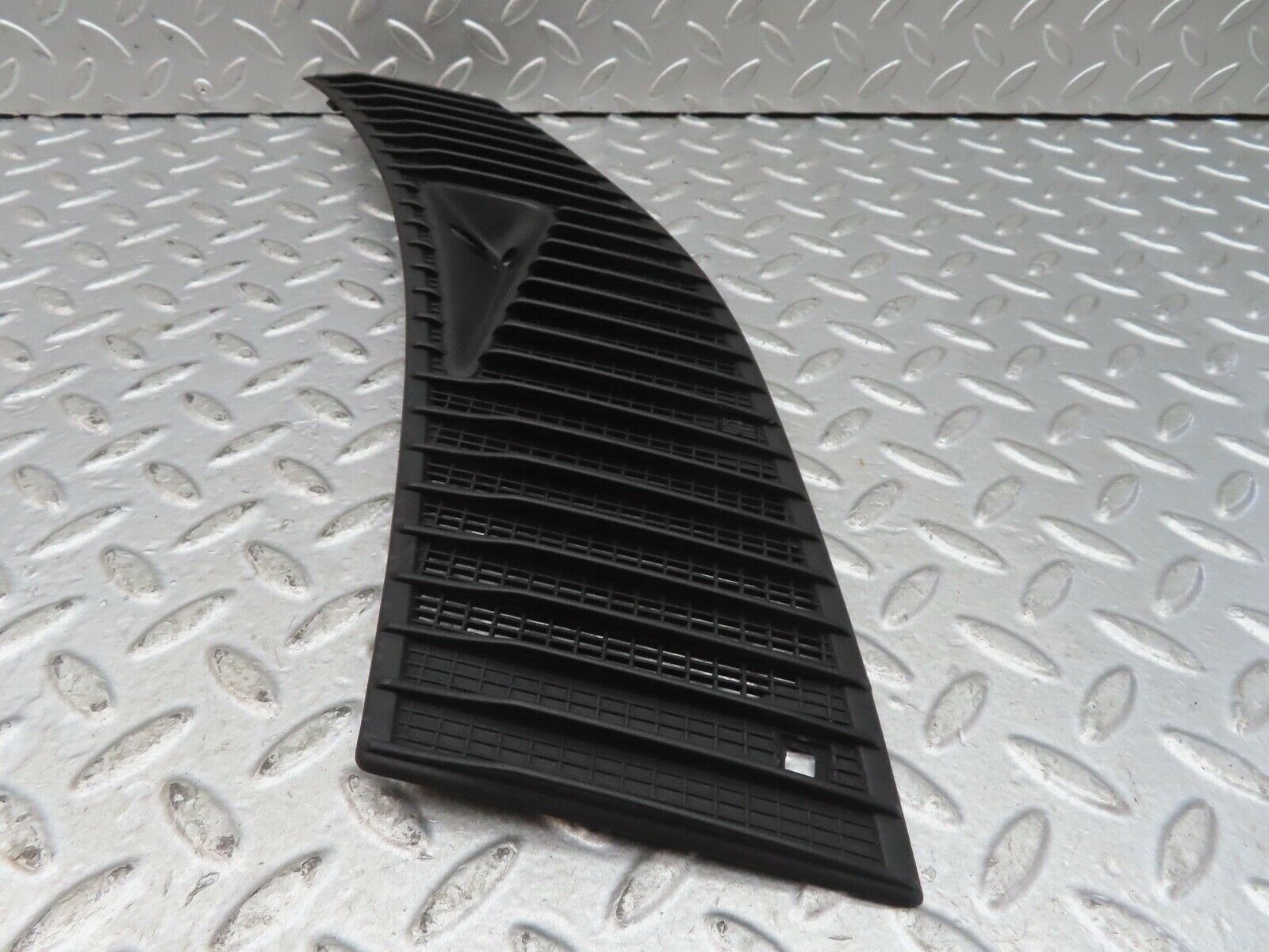 19049 Mercedes-Benz W123 300D Air Intake Grill Left LHD 1238360165