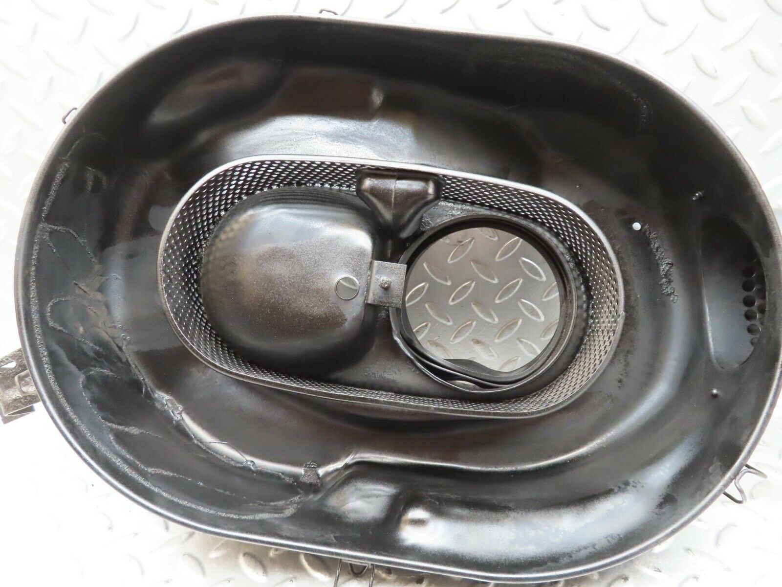 15893 Mercedes-Benz W123 280E Air Filter Box Housing 0110949702