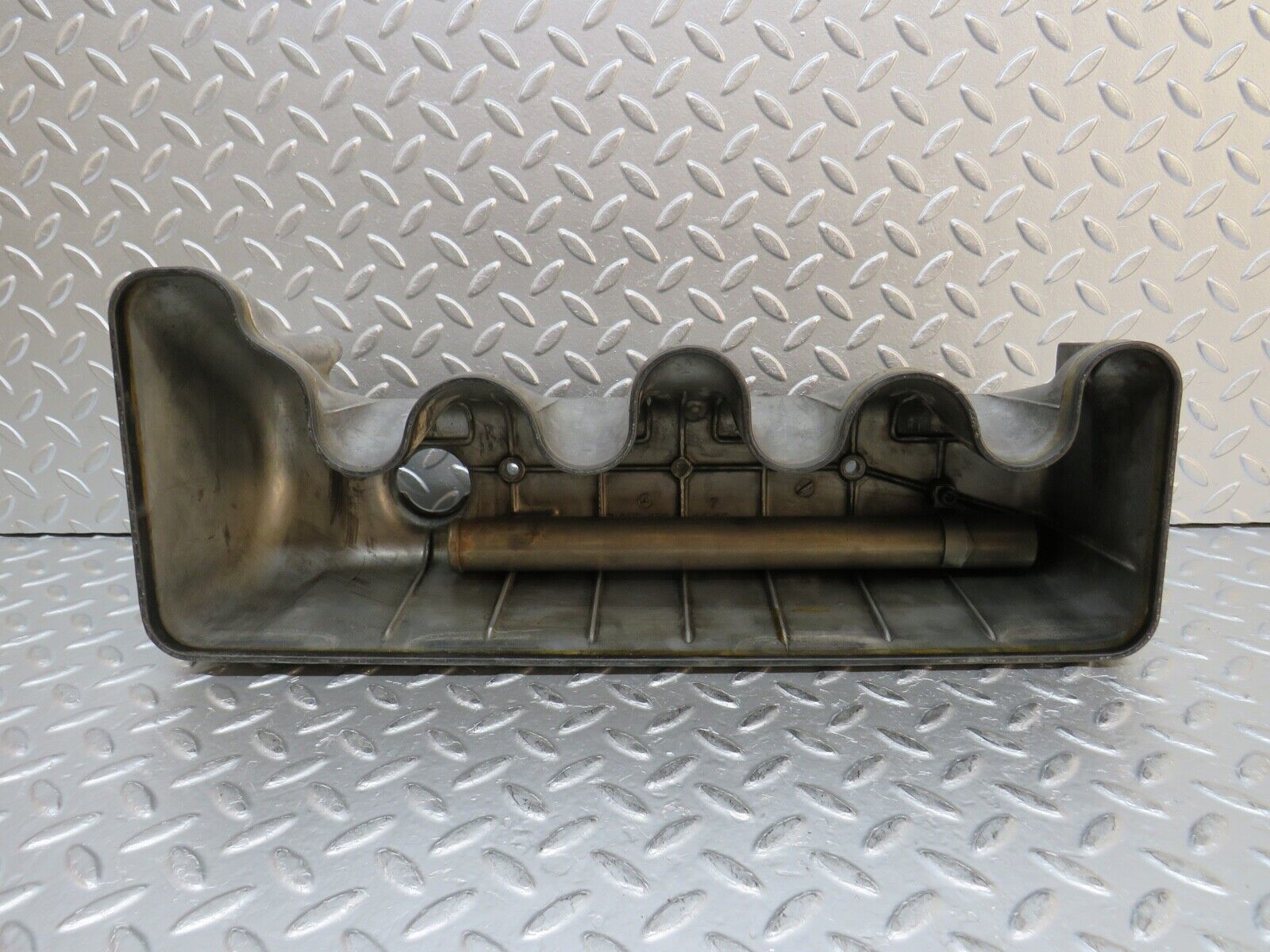 0343 Mercedes-Benz W123 220D Valve Cover 6150160205