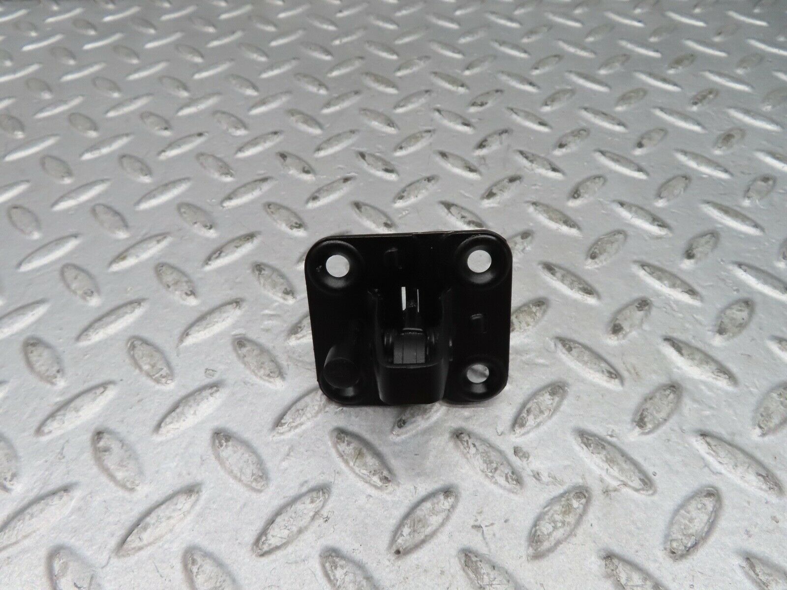 17059 Mercedes-Benz C123 280CE Coupe Bonnet Lock Catch