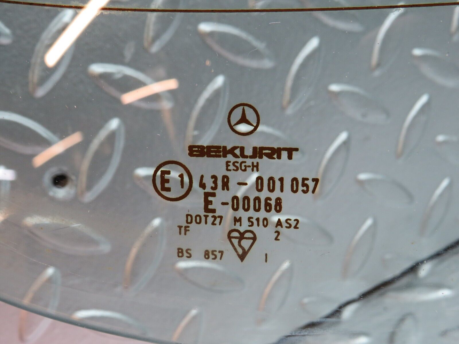 29820 Mercedes-Benz W123 230E Rear Heated Windscreen Glass