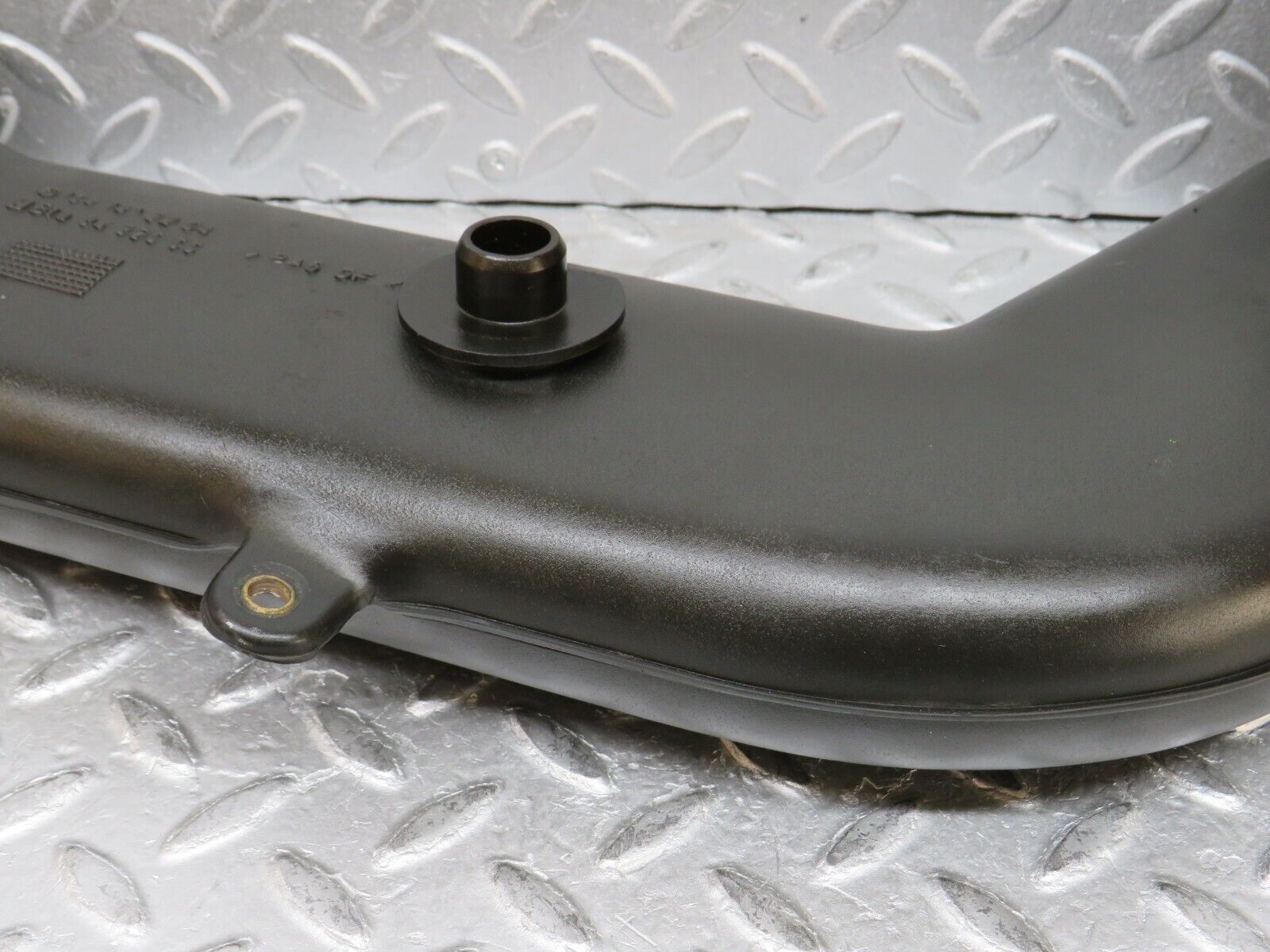 37819 Mercedes-Benz A124 320E Cabriolet Air Intake Pipe 1041412204