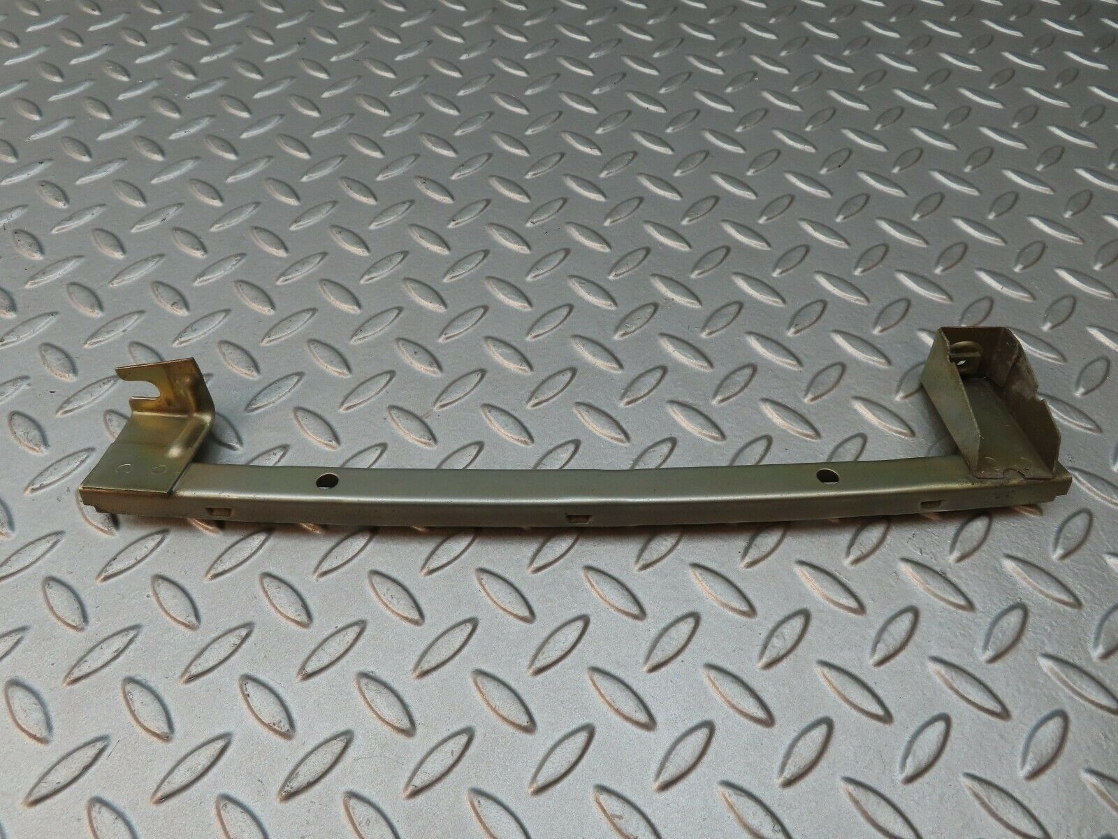 4050 Mercedes-Benz S123 200T Wagon Rear Left Window Guide Rail