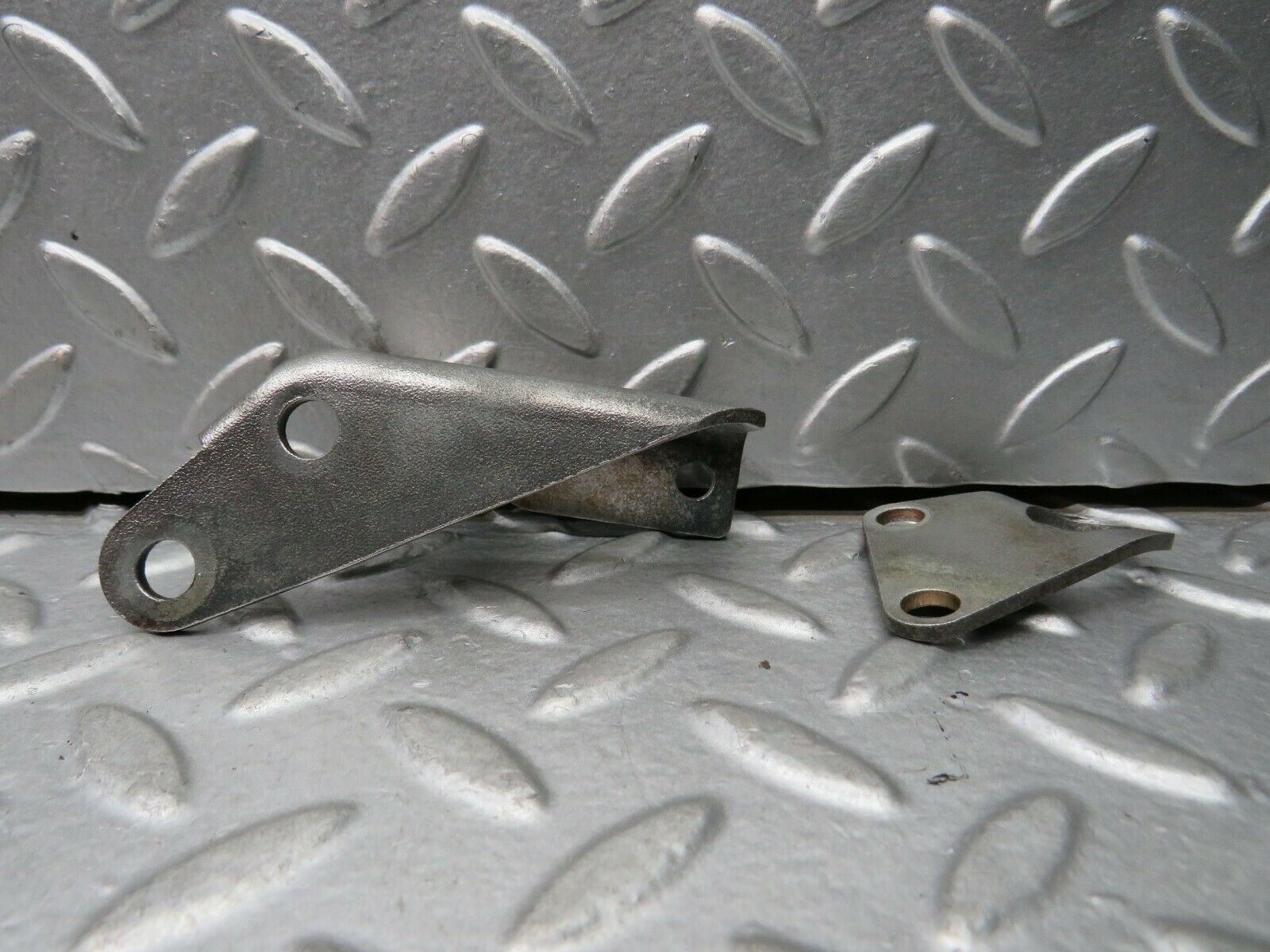 22189 Mercedes-Benz S123 280TE Wagon Engine Lifting Eyes Hooks