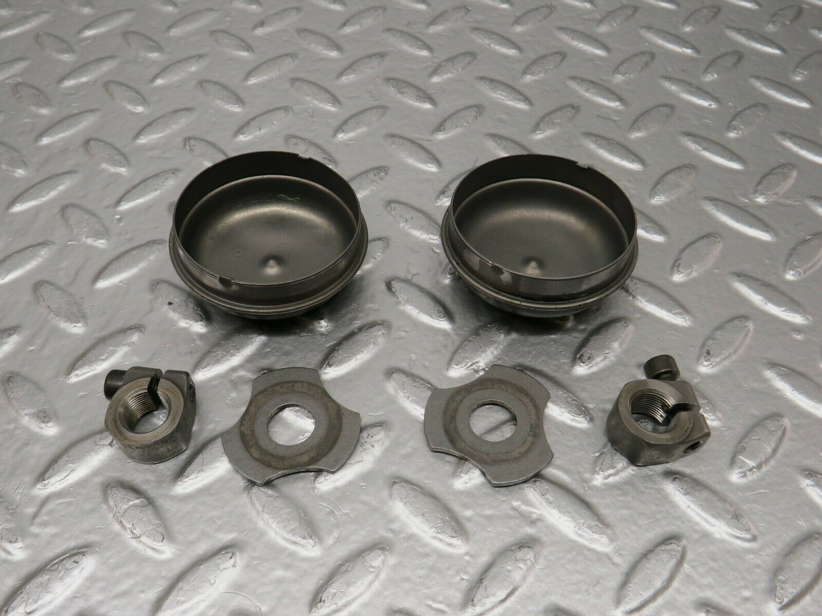 24419 Mercedes-Benz S124 220TE Wagon Wheel Hub Locking Cap