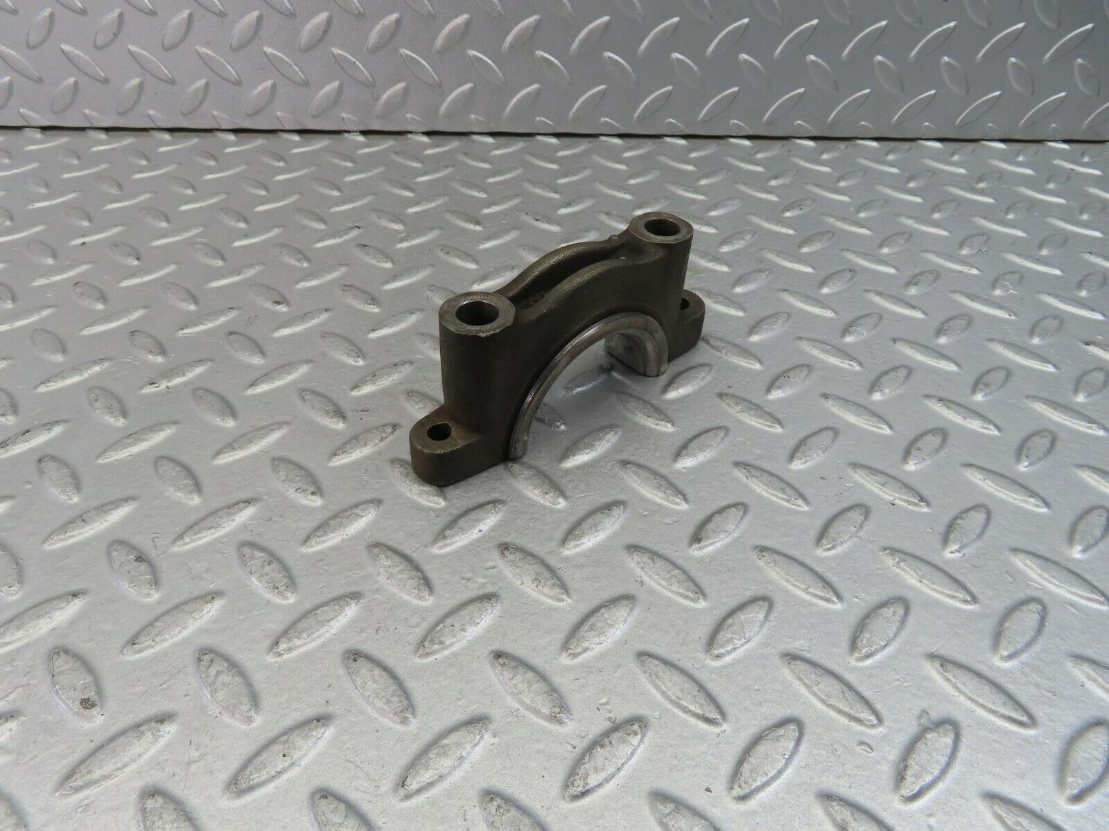 10220 Mercedes-Benz W111 220SE Crankshaft Bearing Holder Block 1800110112