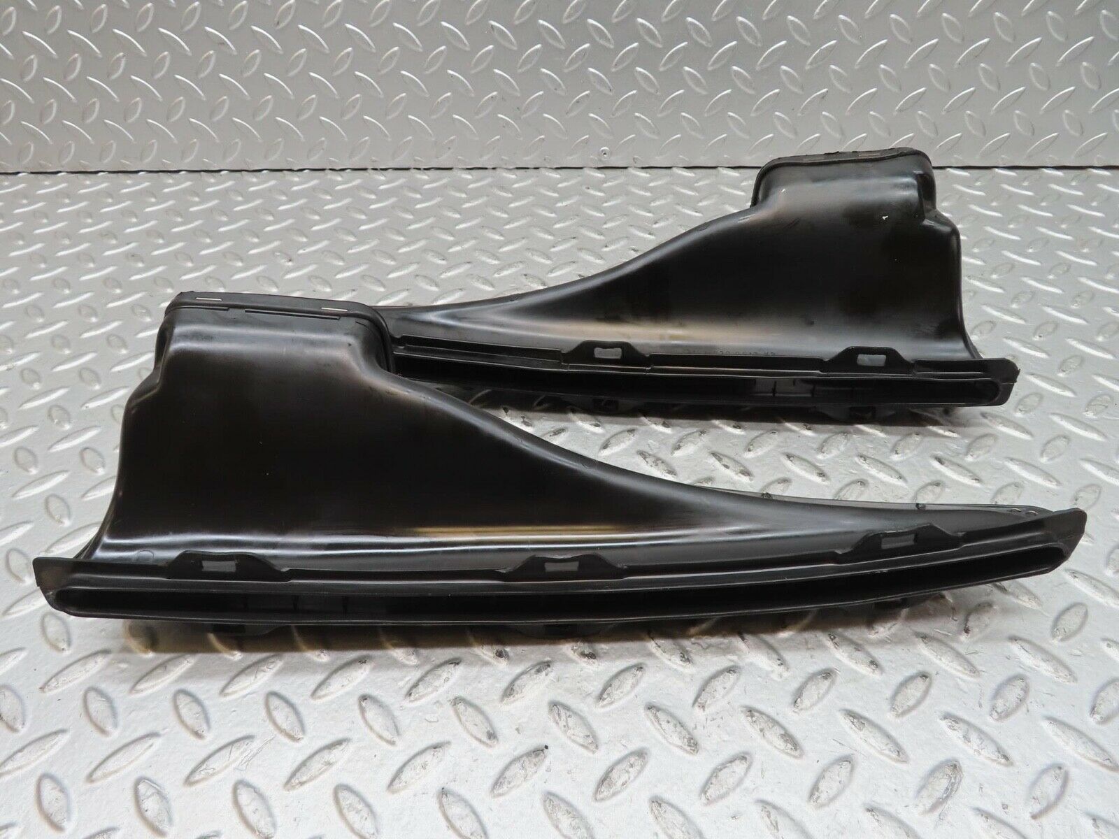 15880 Mercedes-Benz W123 280E Air Duct Vent Left And Right 1238300119