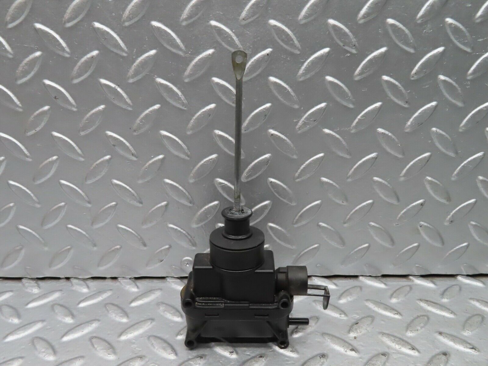 21443 Mercedes-Benz W126 300SE Front Door Lock Vacuum Actuator