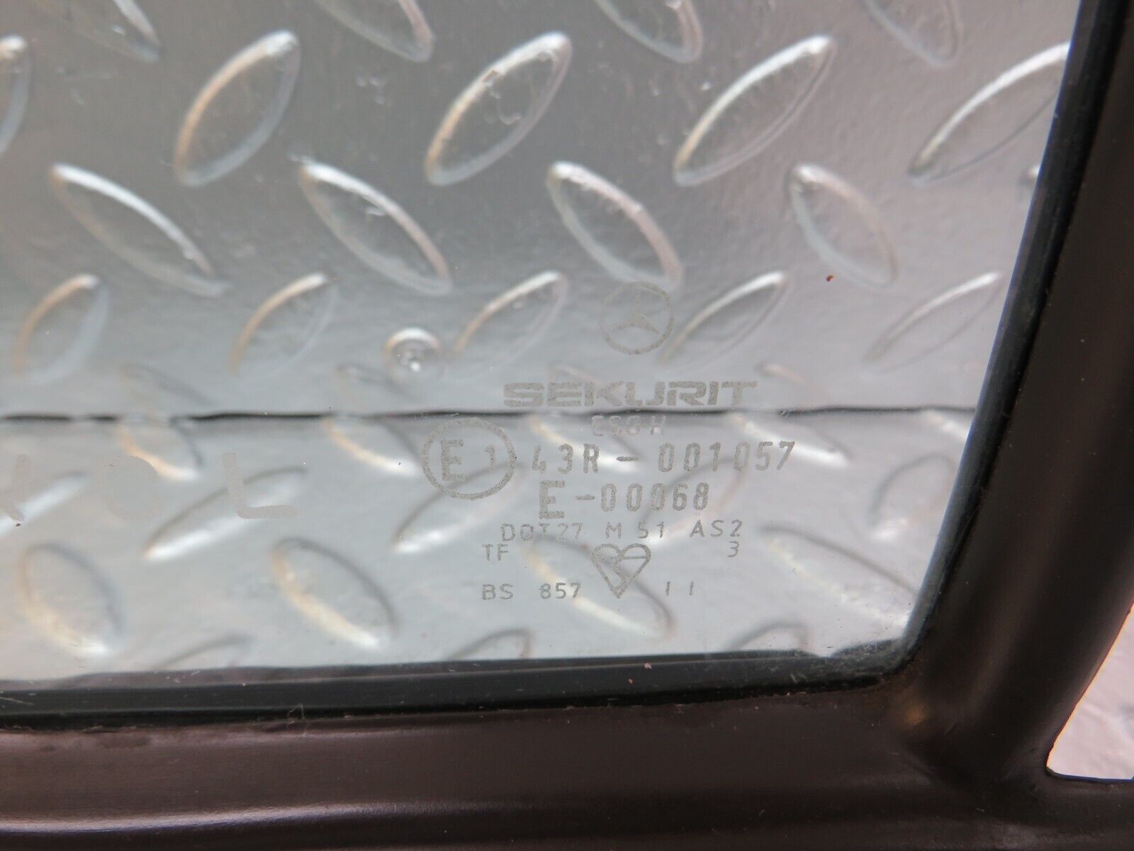 25469 Mercedes-Benz W123 200 Rear Right Quarter Window 1237350224